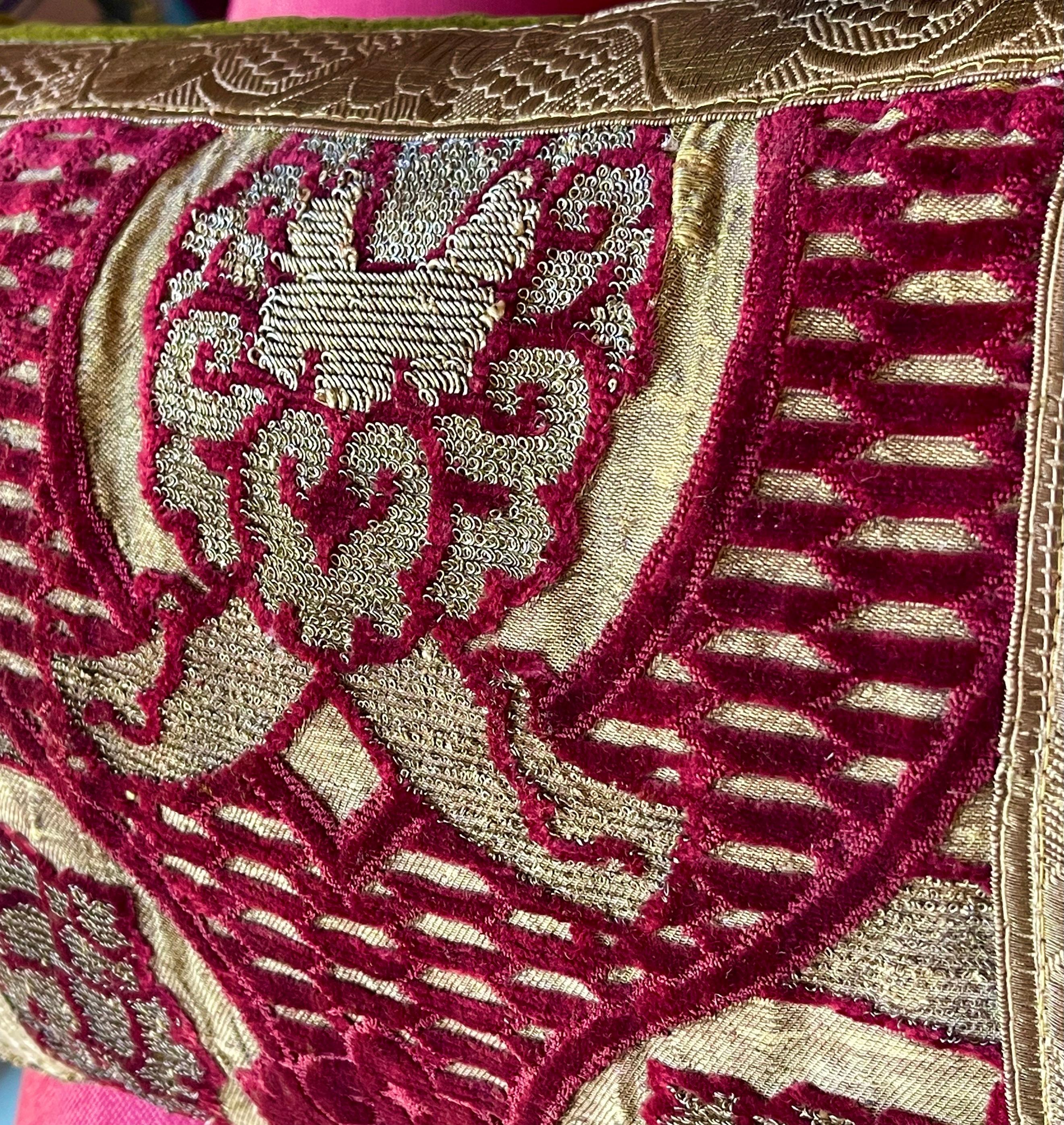 XVIIIe siècle et antérieur Coussin en velours vénitien du XVIe siècle en vente
