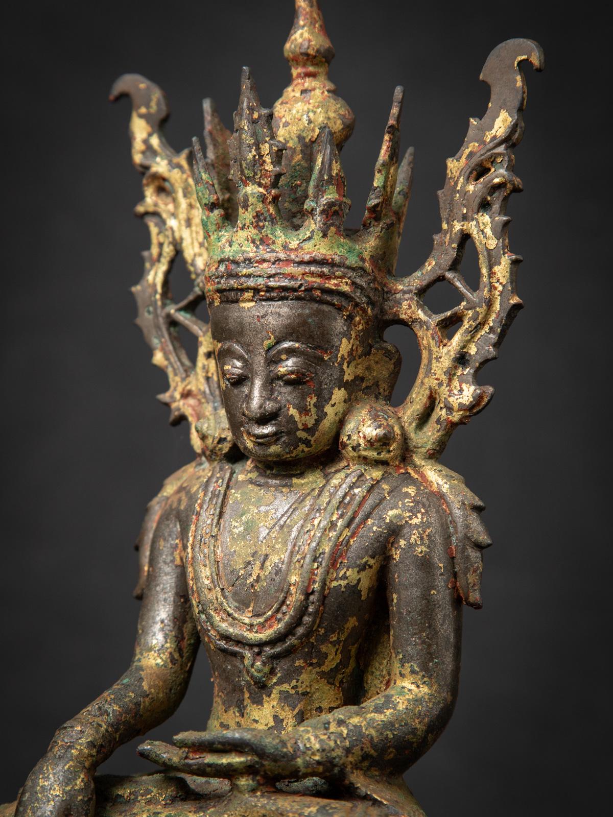 16th century Very special bronze Burmese Buddha statue from Burma For Sale 6