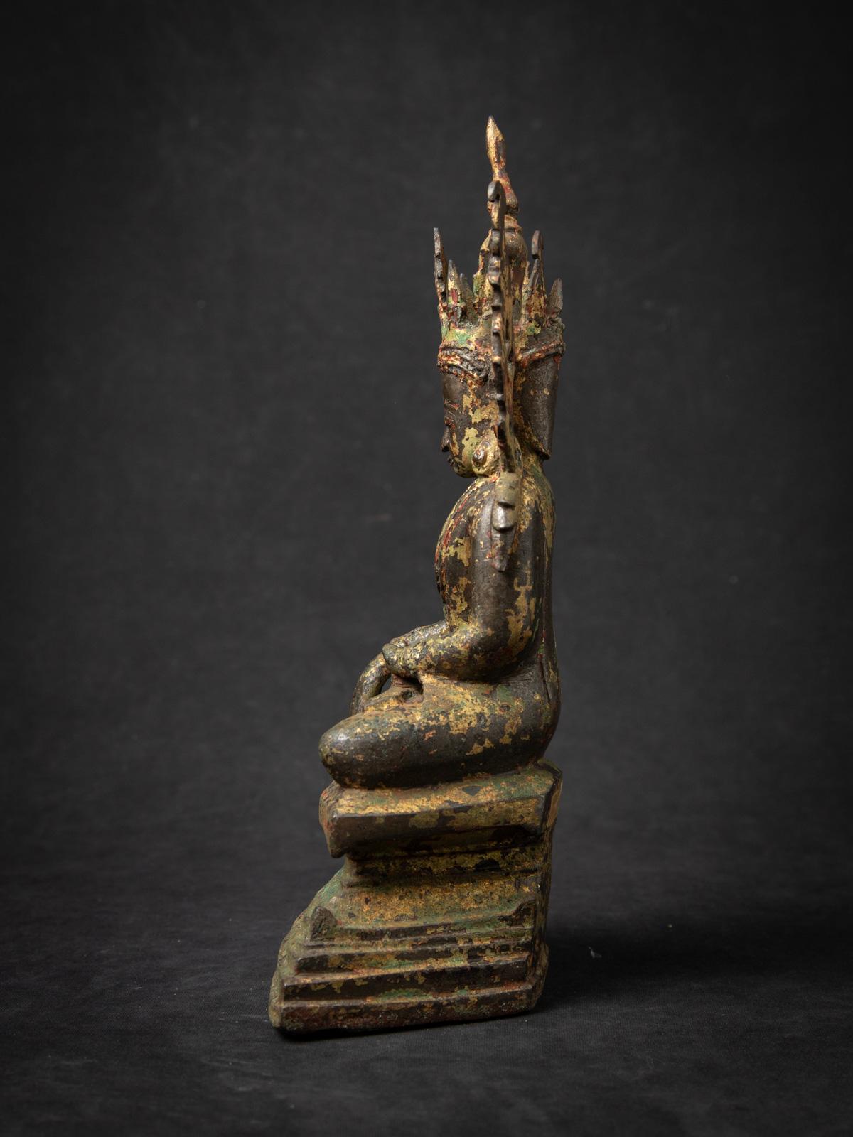 16th century Very special bronze Burmese Buddha statue from Burma In Good Condition For Sale In DEVENTER, NL