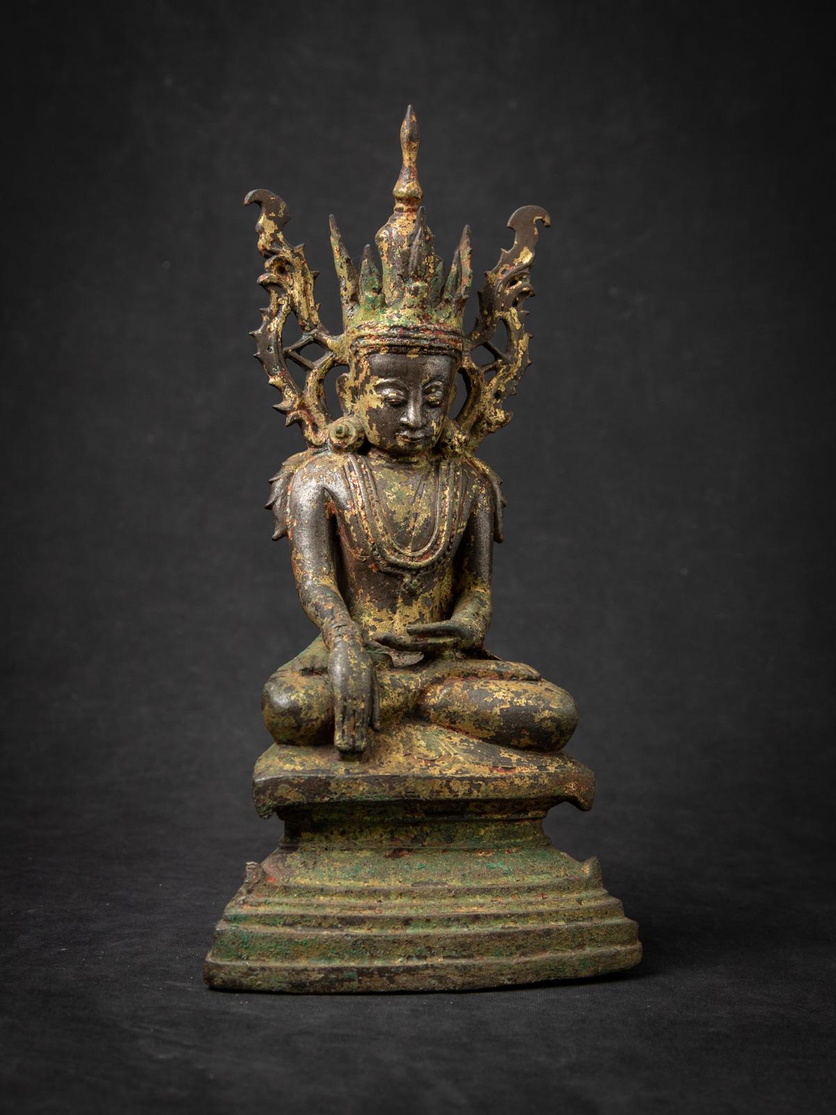 16th century Very special bronze Burmese Buddha statue from Burma For Sale 1