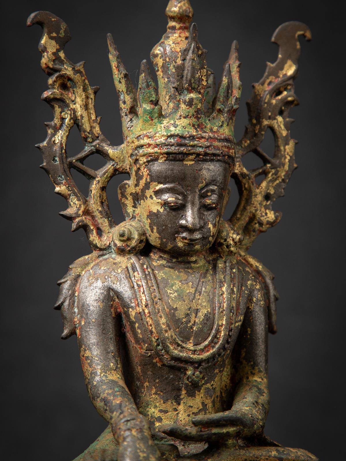 16th century Very special bronze Burmese Buddha statue from Burma For Sale 2