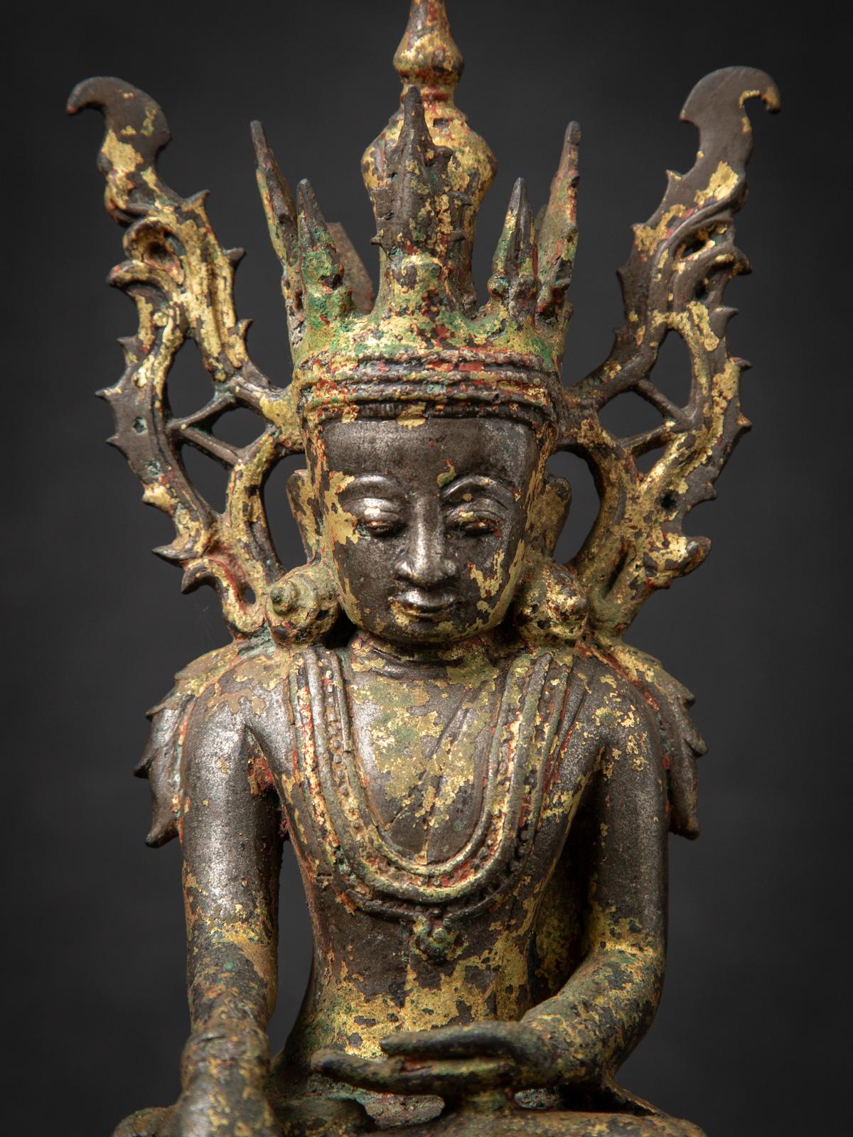 16th century Very special bronze Burmese Buddha statue from Burma For Sale 4
