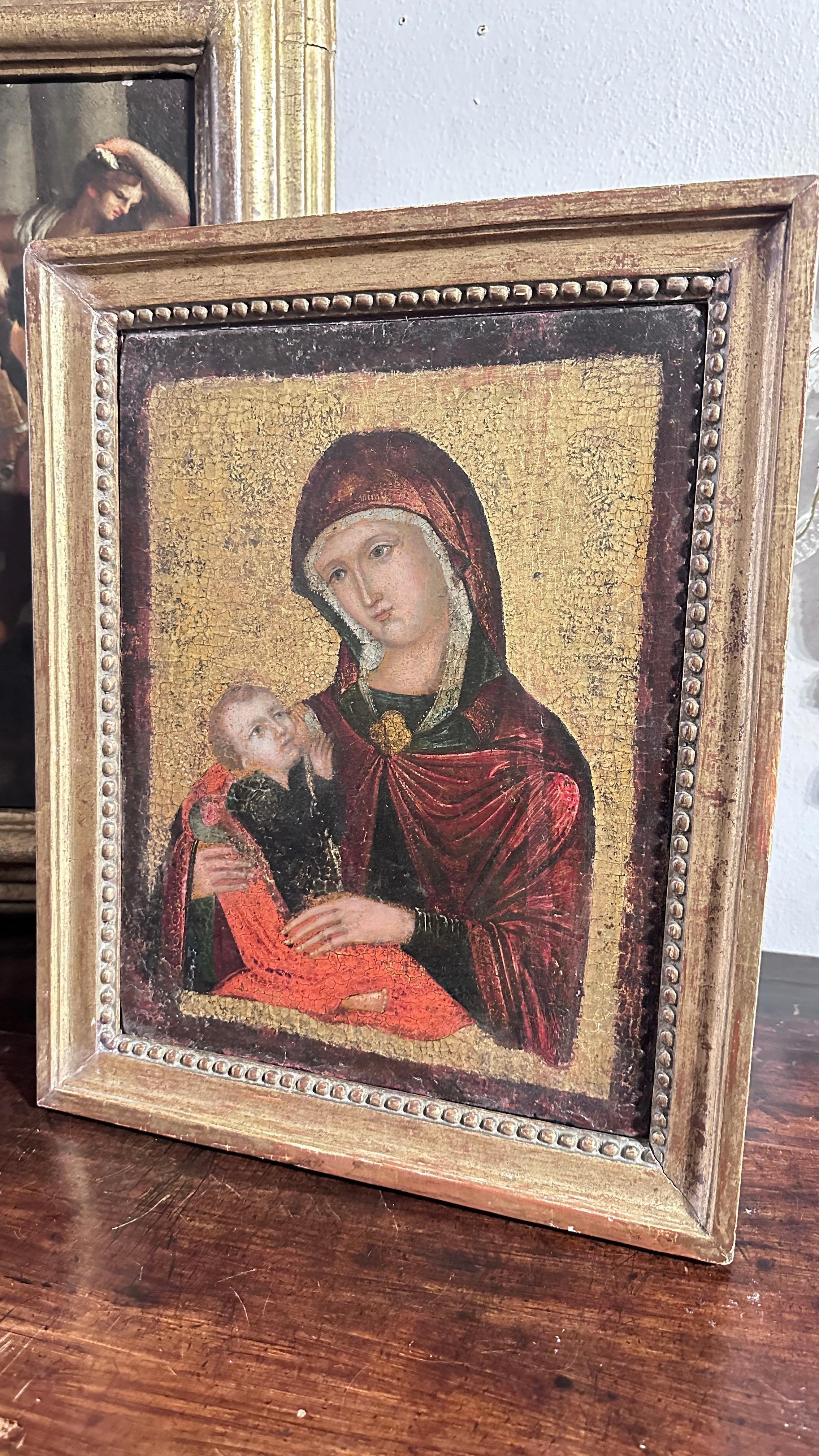 16th CENTURY VIRGIN MARY WITH CHILD ON A GOLDEN BACKGROUND  In Good Condition In Firenze, FI