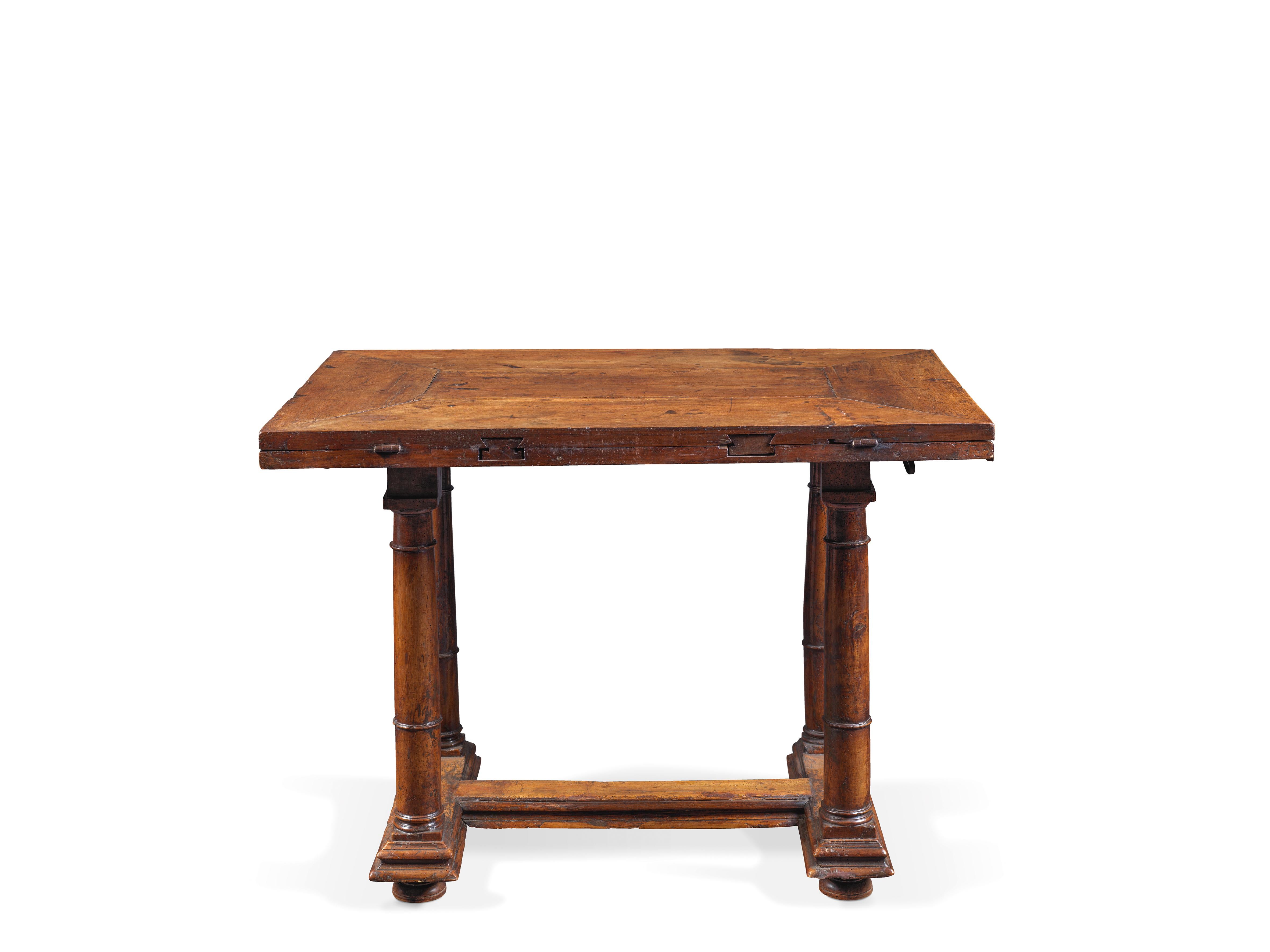 French 16th Century Walnut Oval Leaf-Table