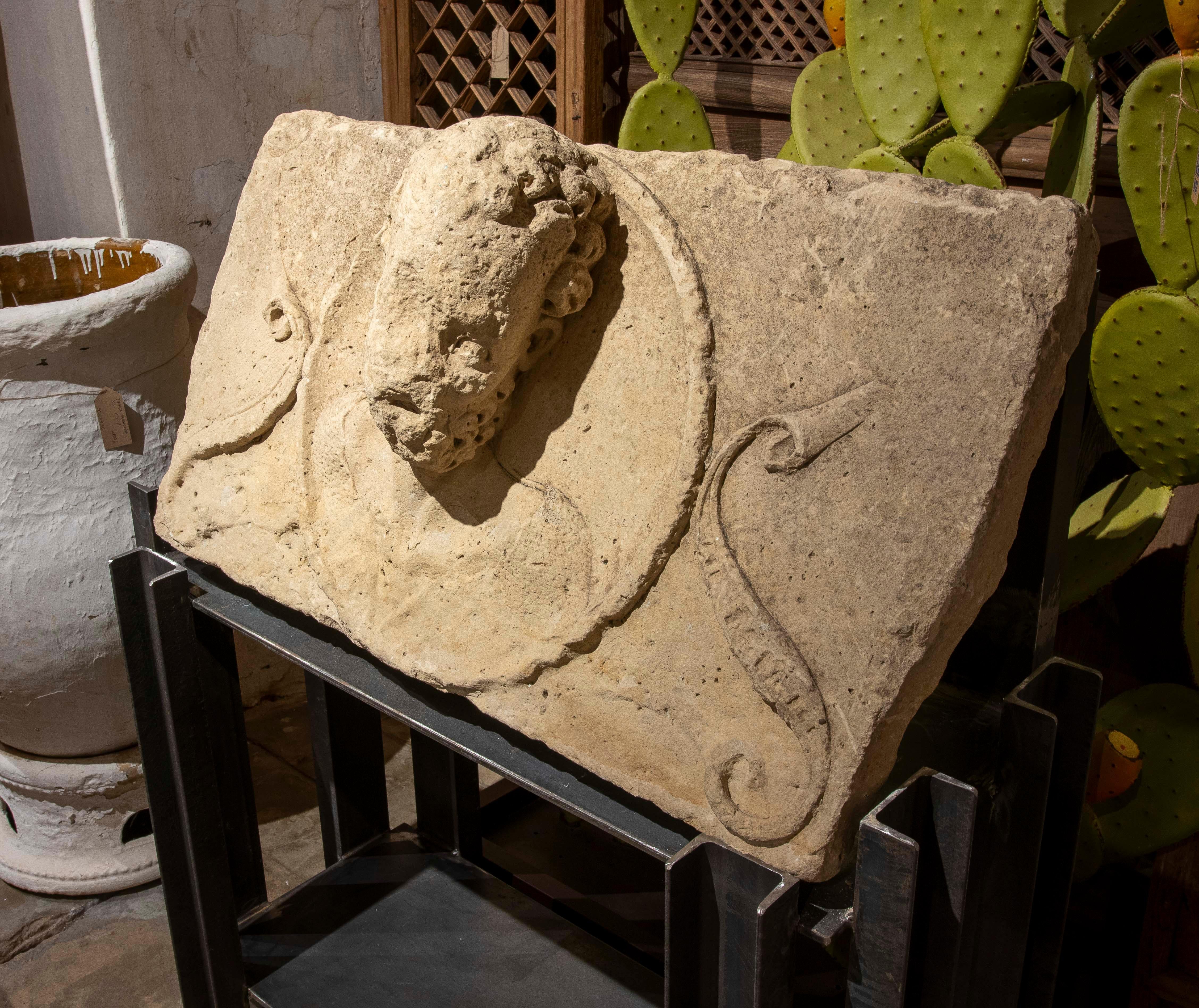 16th Hand Carved Stone Relief Renaissance Building Façade In Good Condition For Sale In Marbella, ES