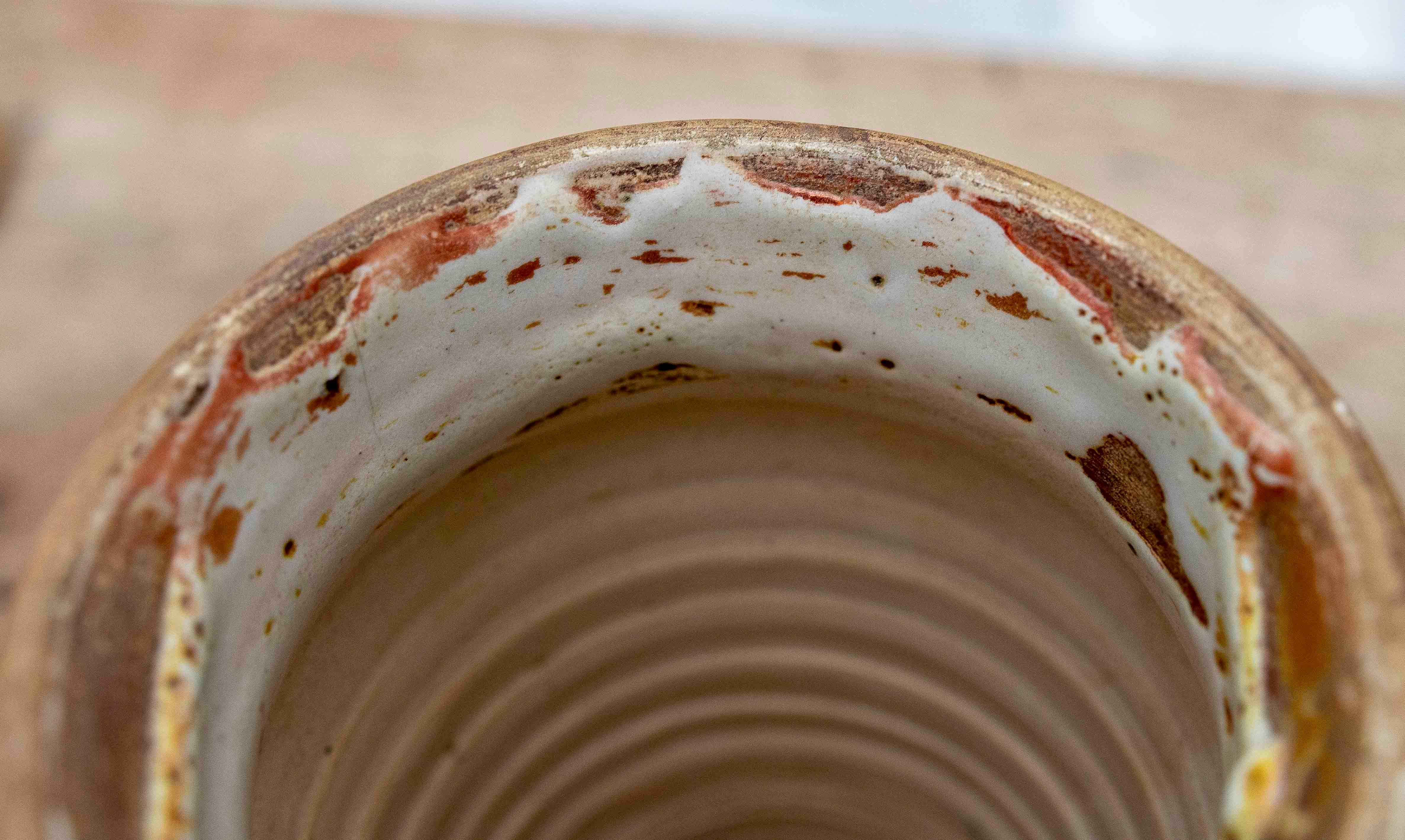 Jarra Hispano-Mooris XVI de Talavera Policromada con Reflejos Metálicos en venta 7