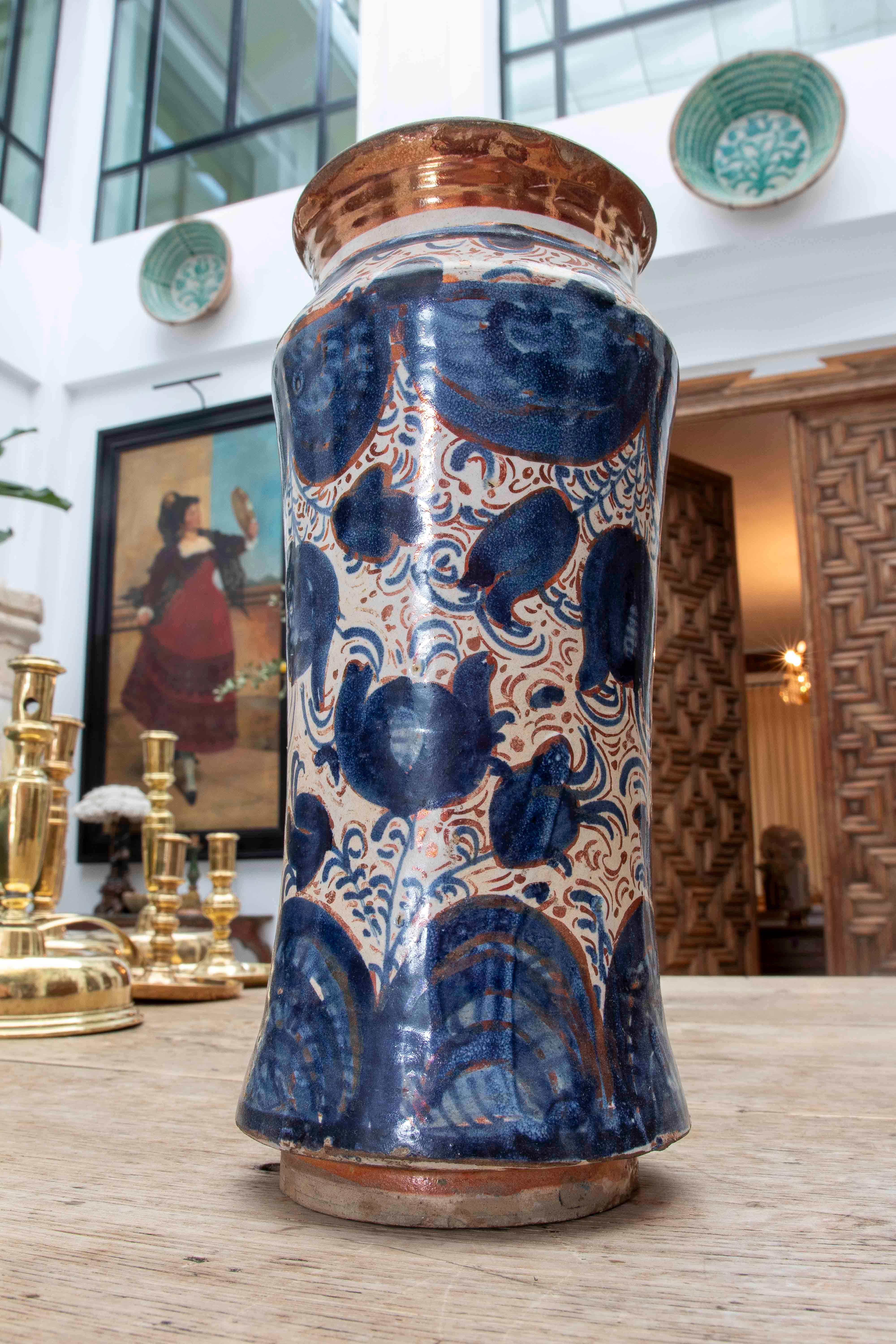 Jarra Hispano-Mooris XVI de Talavera Policromada con Reflejos Metálicos en venta 2