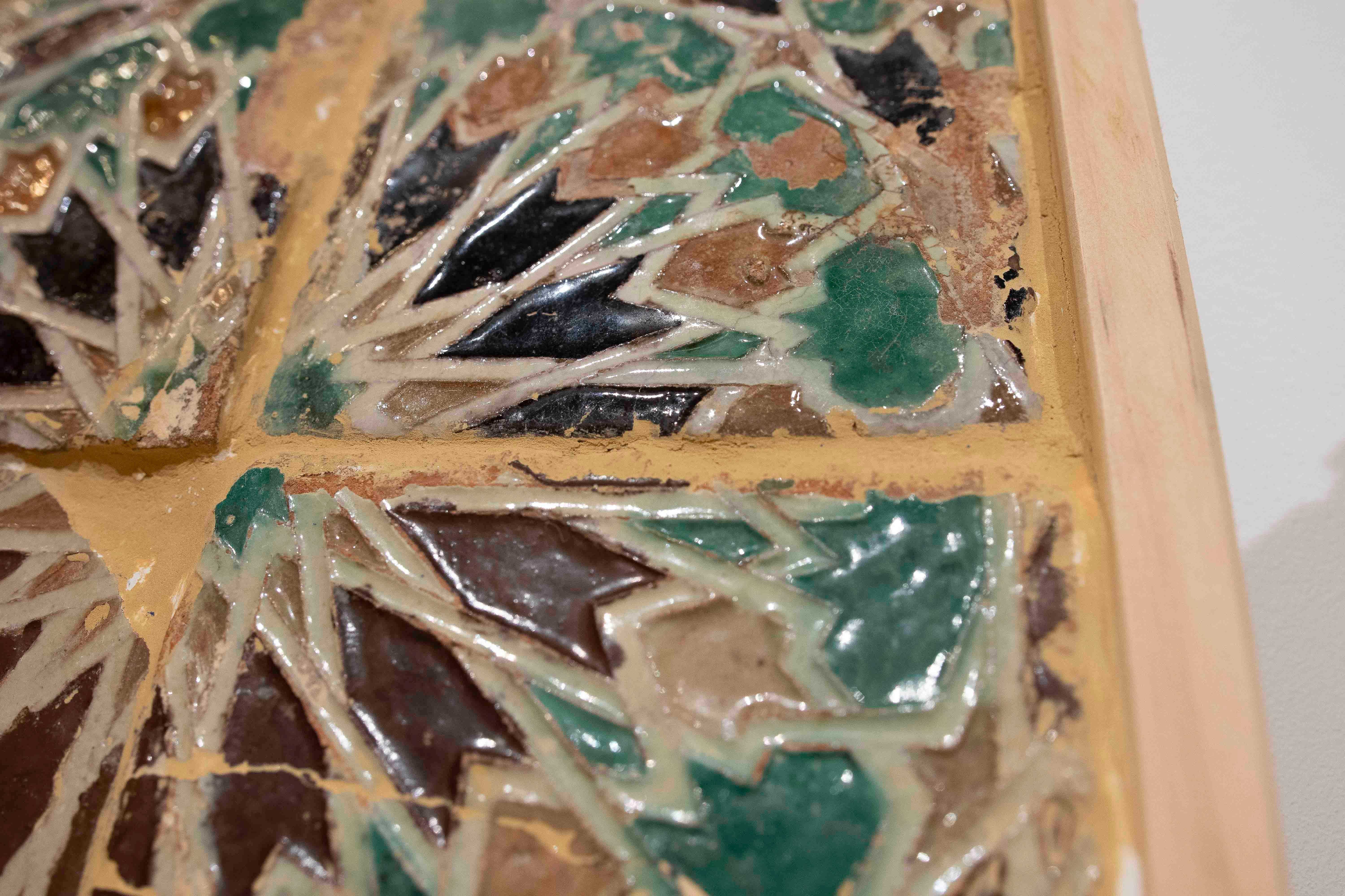 16th Panel of Four Antique Geometric Glazed Tiles in a Wooden Frame in vendita 3