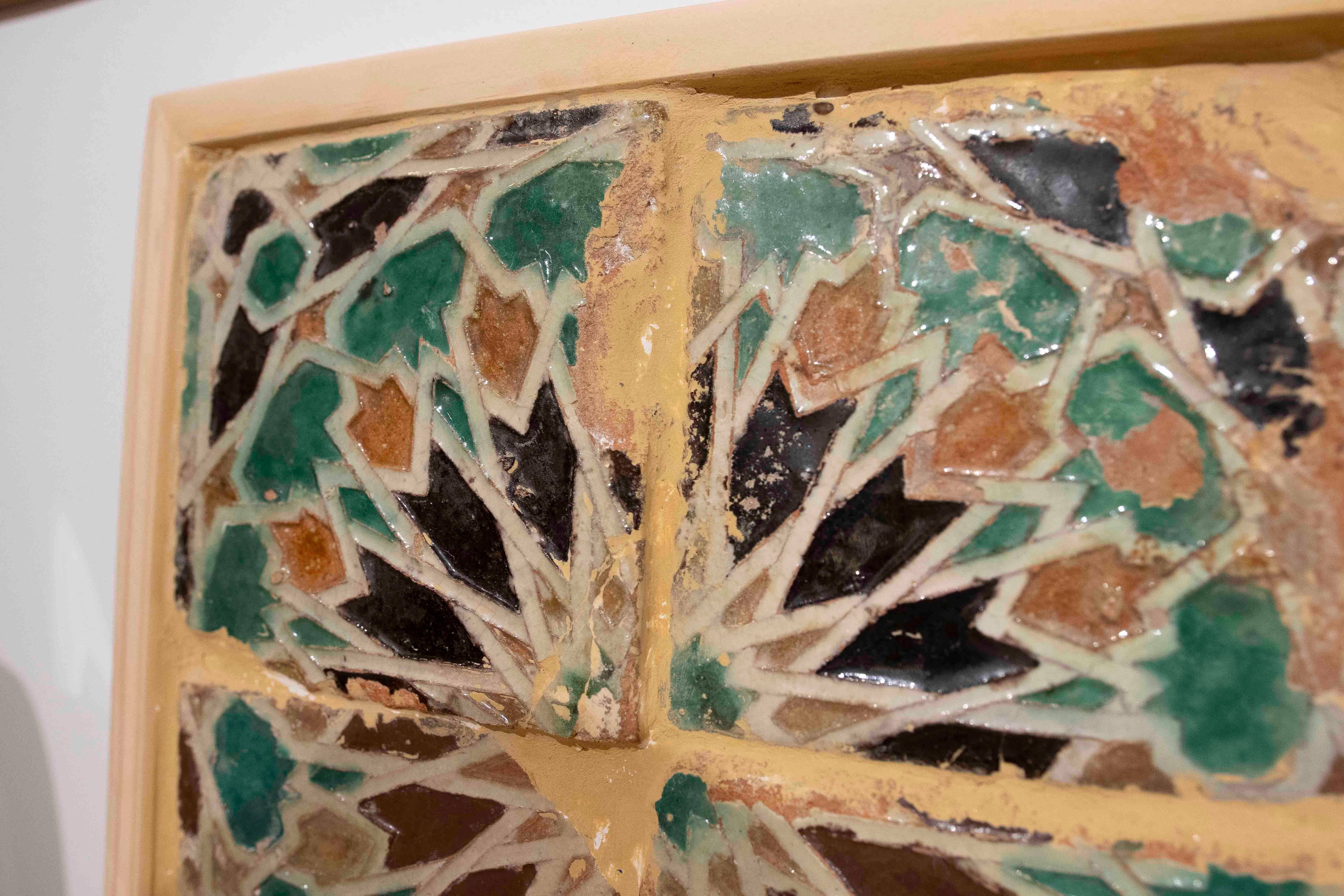 16th Panel of Four Antique Geometric Glazed Tiles in a Wooden Frame in vendita 6