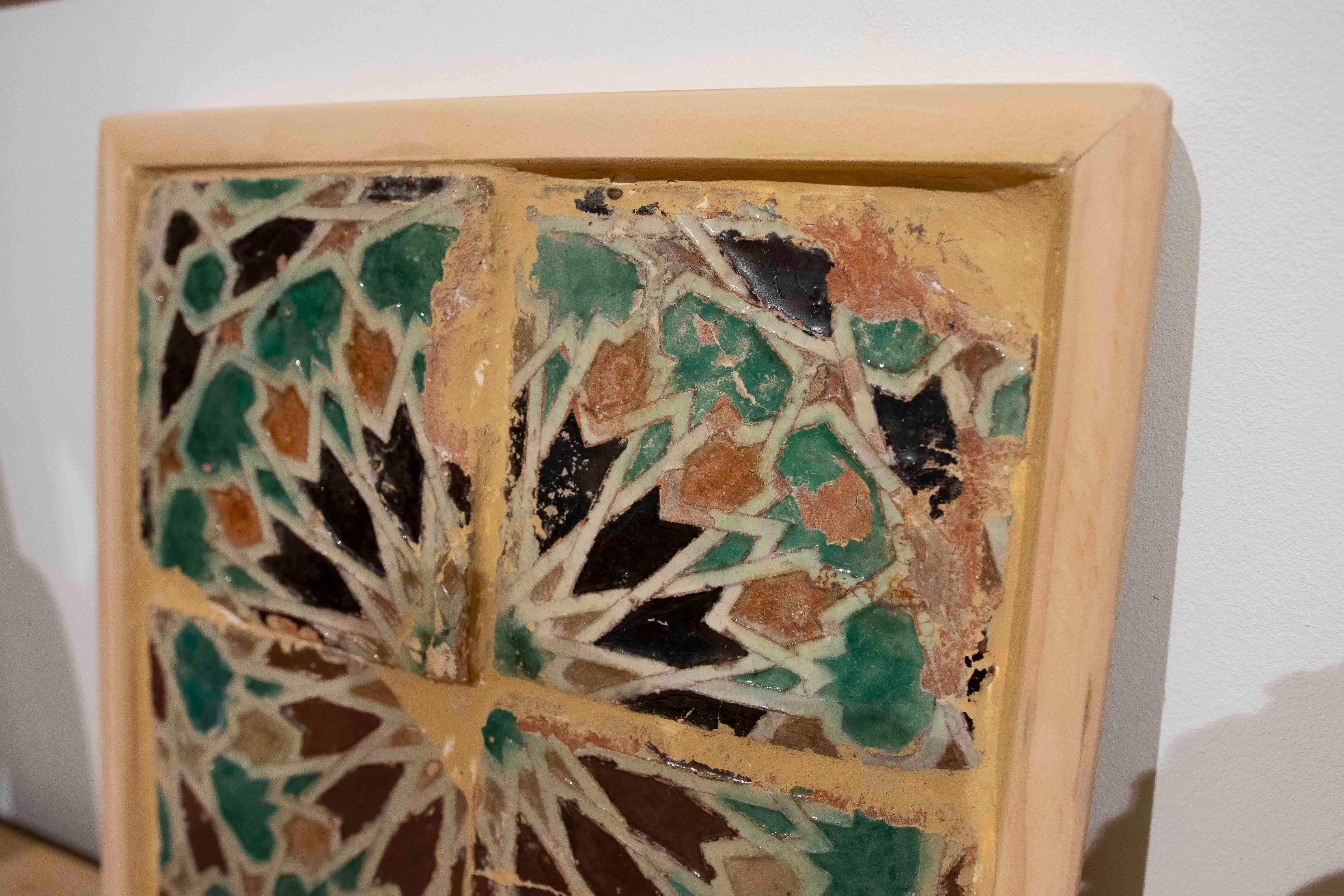 Spagnolo 16th Panel of Four Antique Geometric Glazed Tiles in a Wooden Frame in vendita