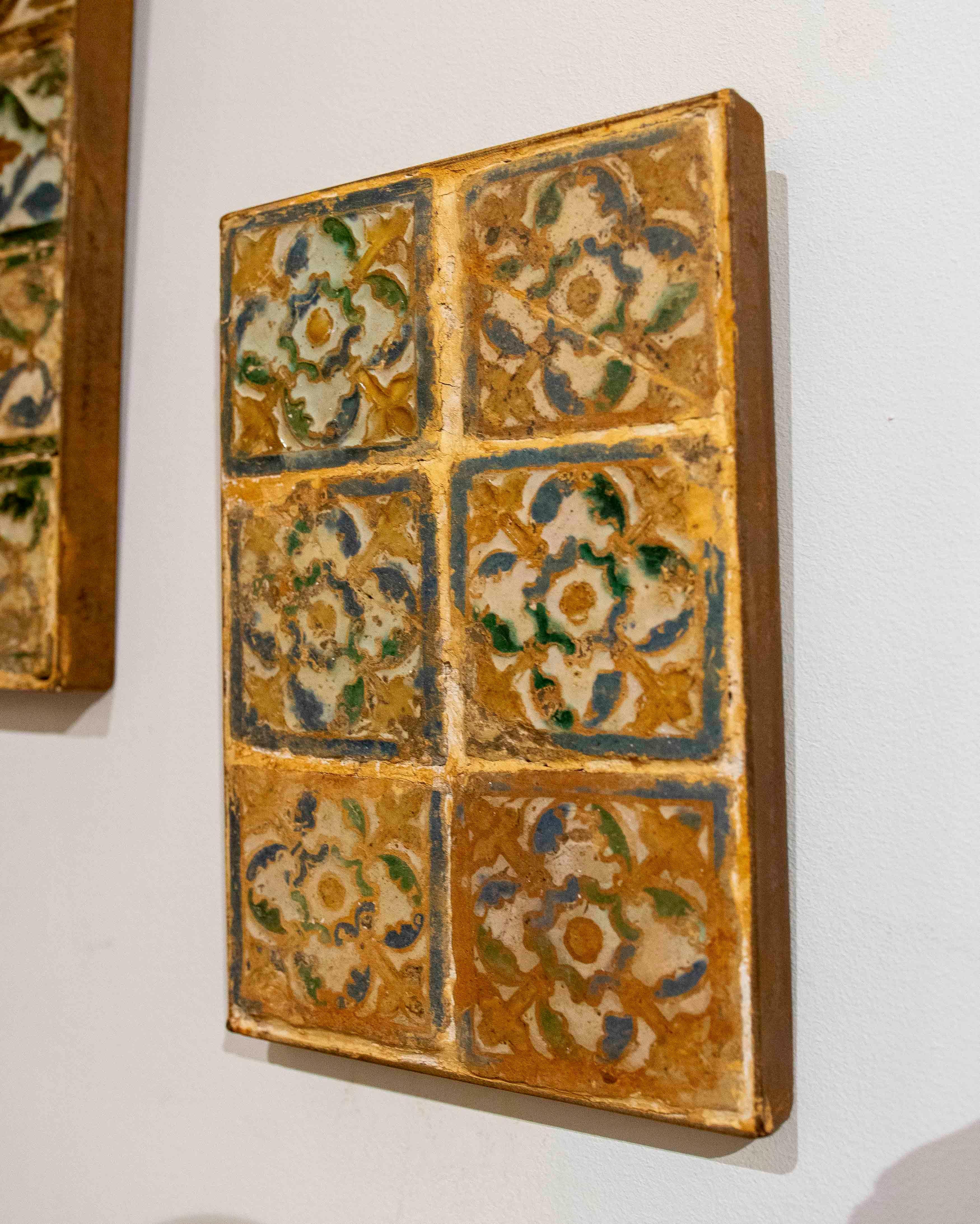 16th Panel of Six Antique Tiles with Enamelled Floral Motifs Español en venta