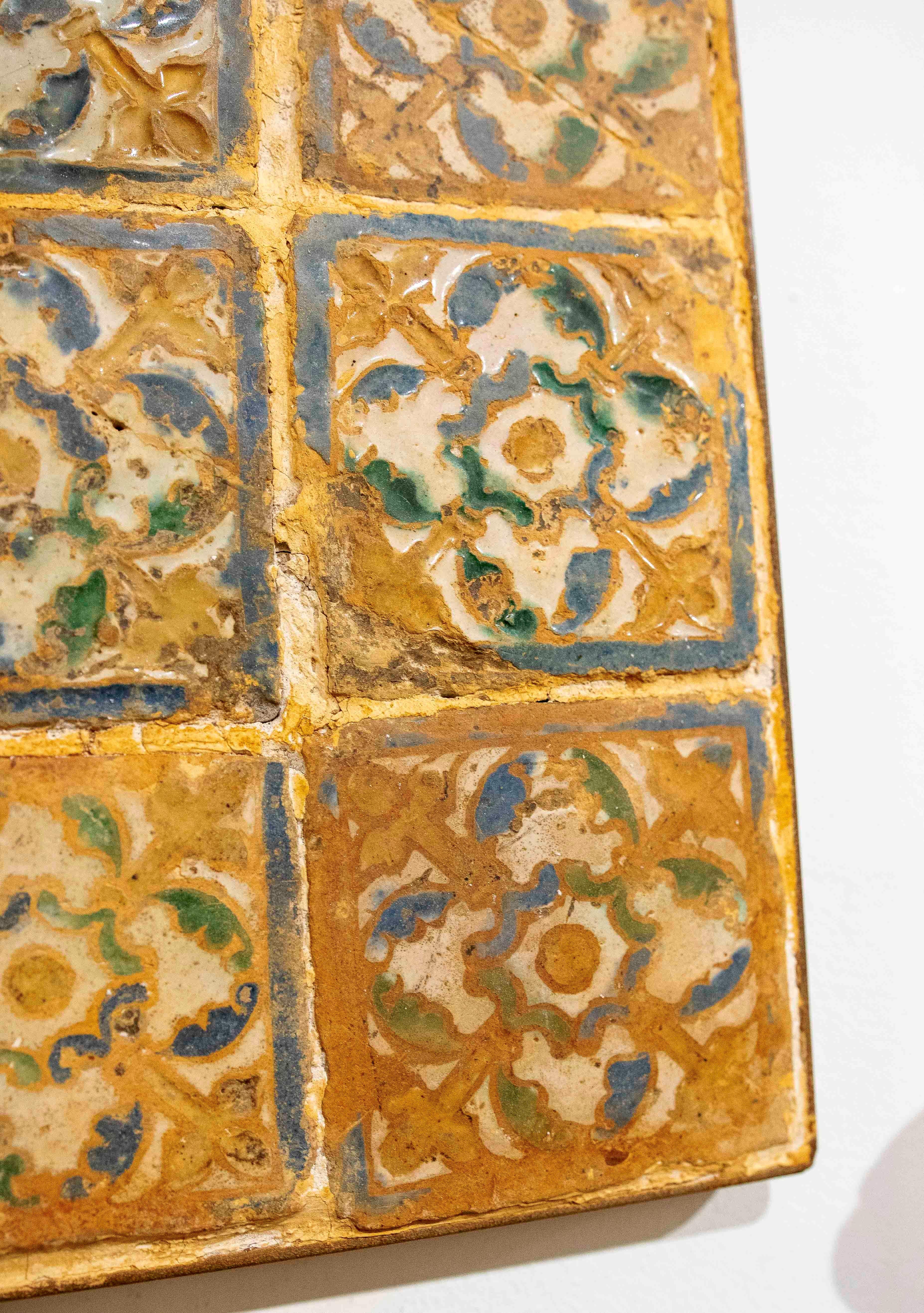16th Panel of Six Antique Tiles with Enamelled Floral Motifs Glaseado en venta
