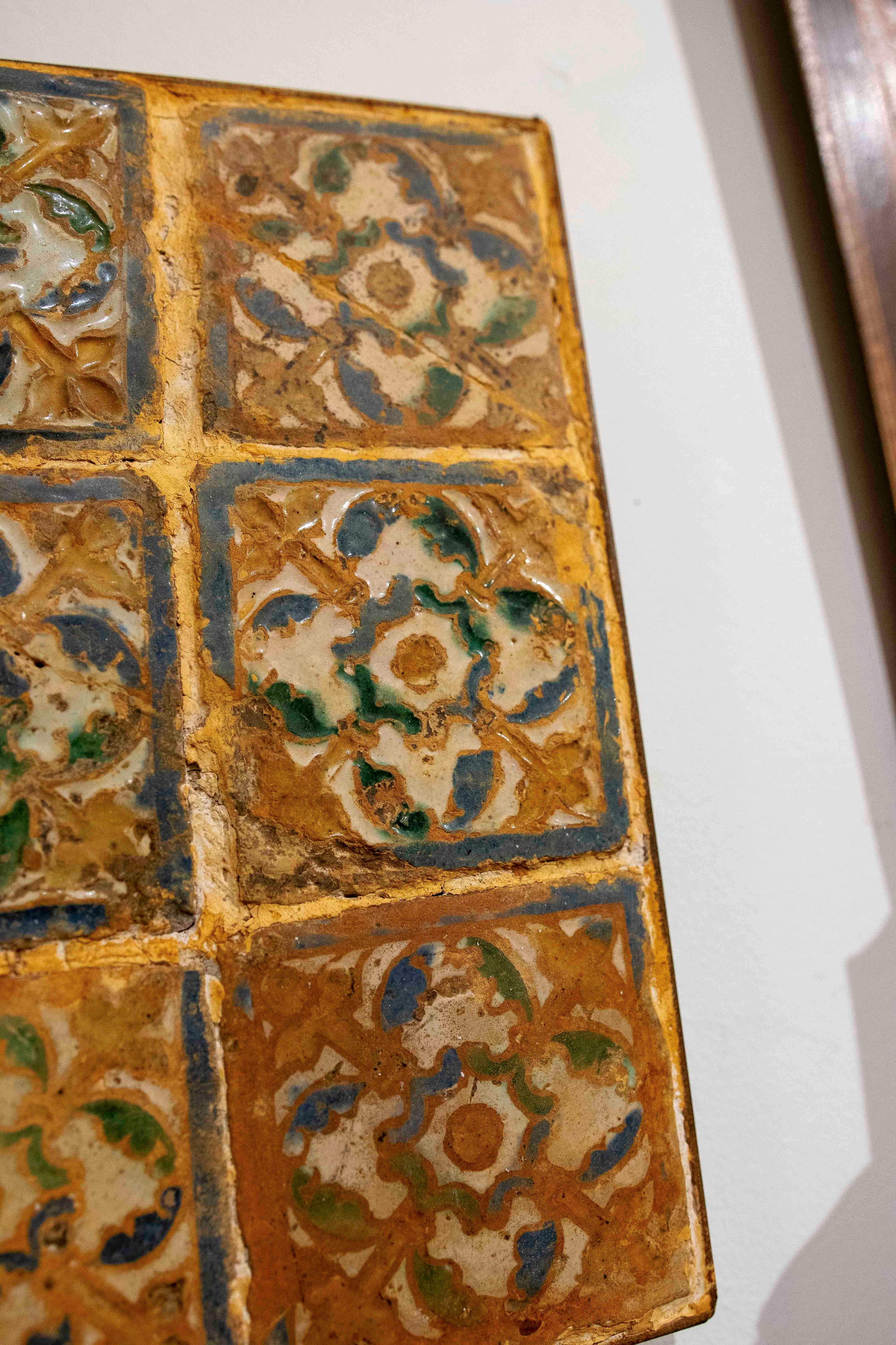 16th Panel of Six Antique Tiles with Enamelled Floral Motifs Cerámico en venta