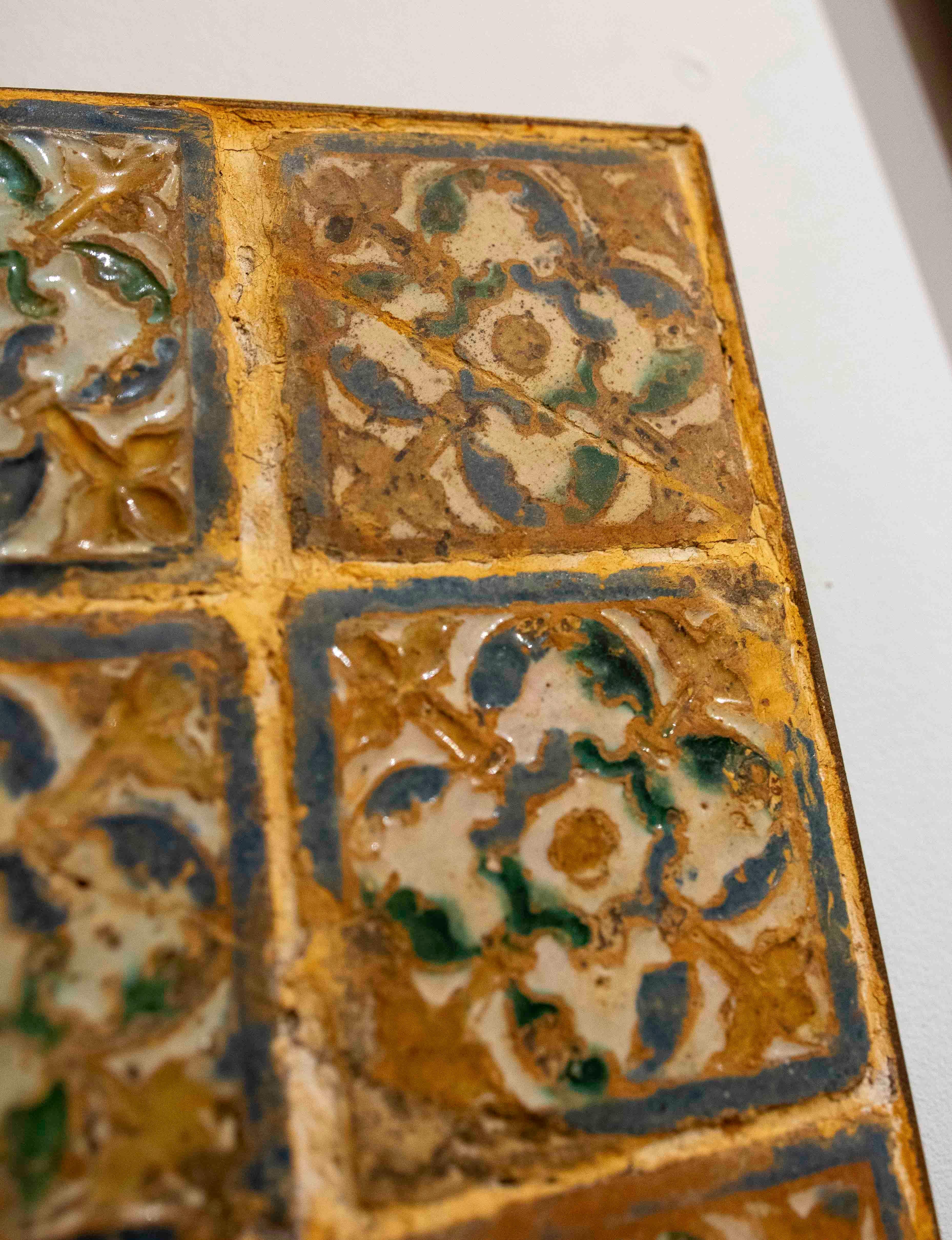 16th Panel of Six Antique Tiles with Enamelled Floral Motifs en venta 1