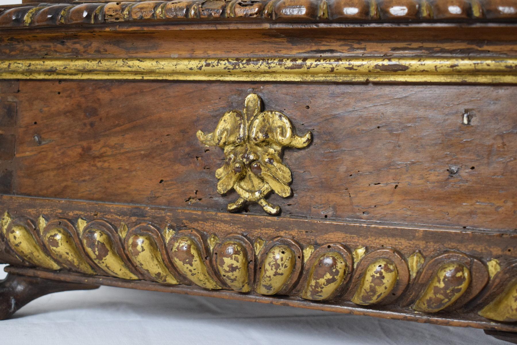 16th Century Tuscany Carved and Gilded Wood Box 3
