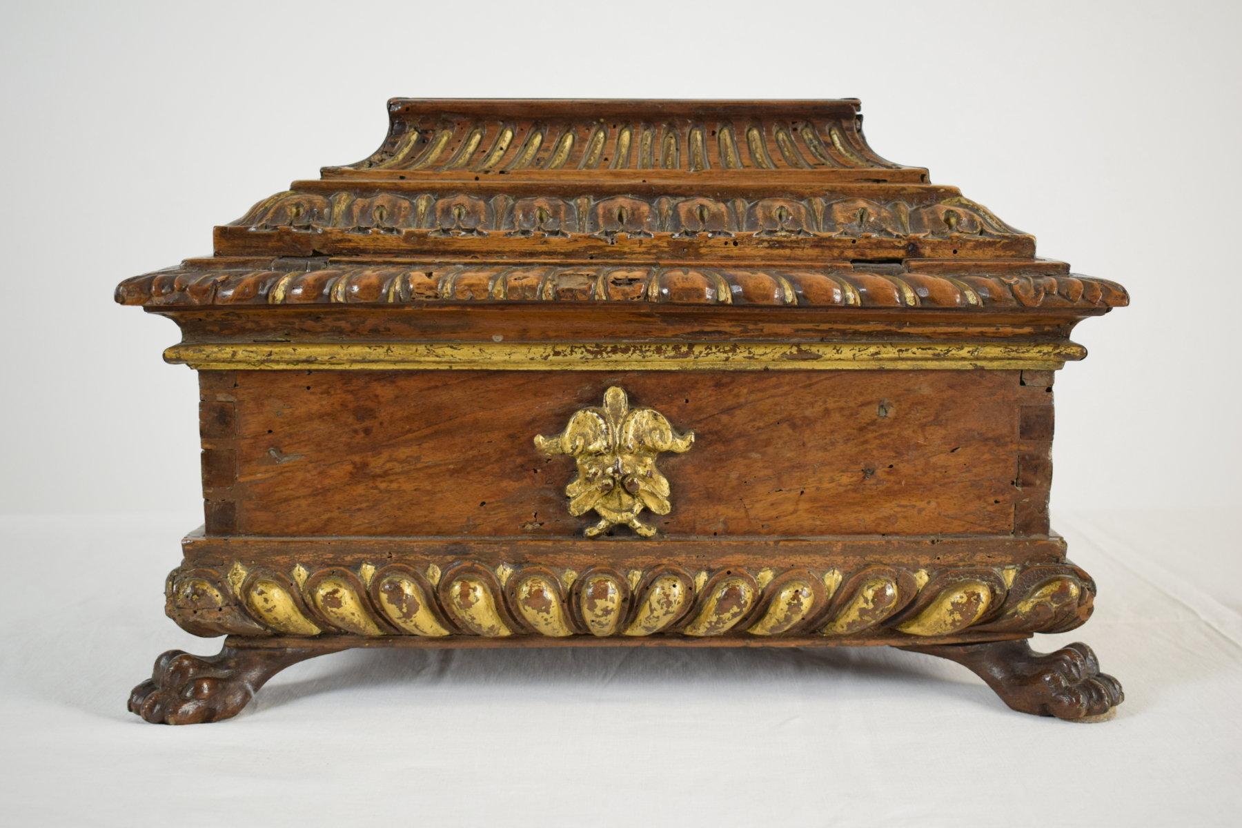 16th Century Tuscany Carved and Gilded Wood Box 5