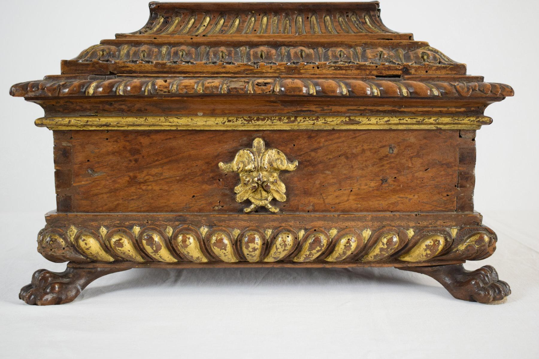 16th Century Tuscany Carved and Gilded Wood Box 6