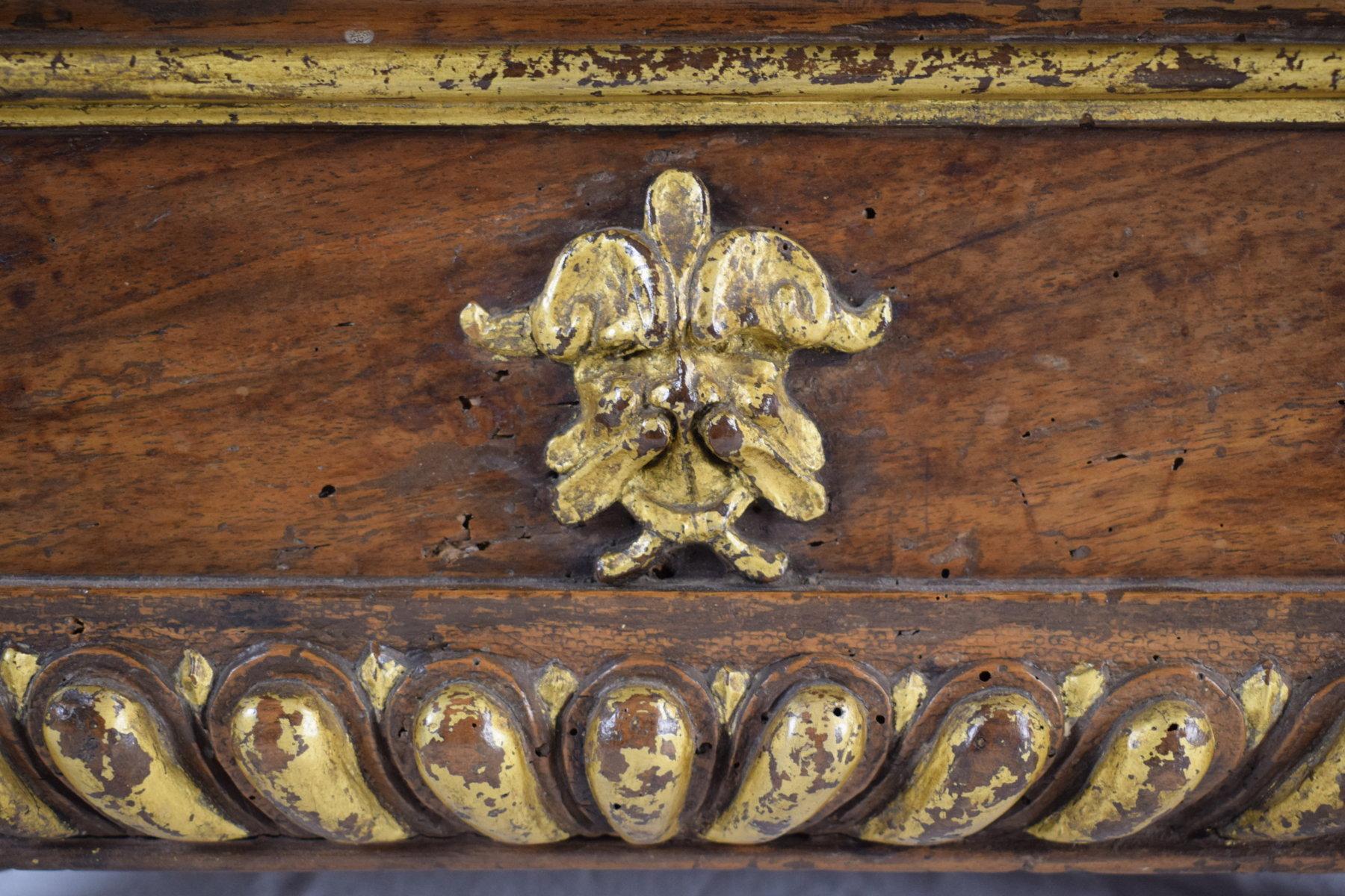 16th Century Tuscany Carved and Gilded Wood Box 7