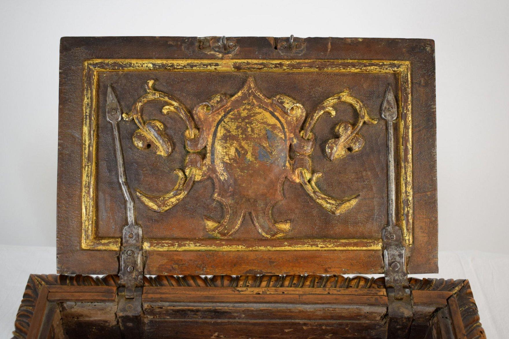Renaissance 16th Century Tuscany Carved and Gilded Wood Box