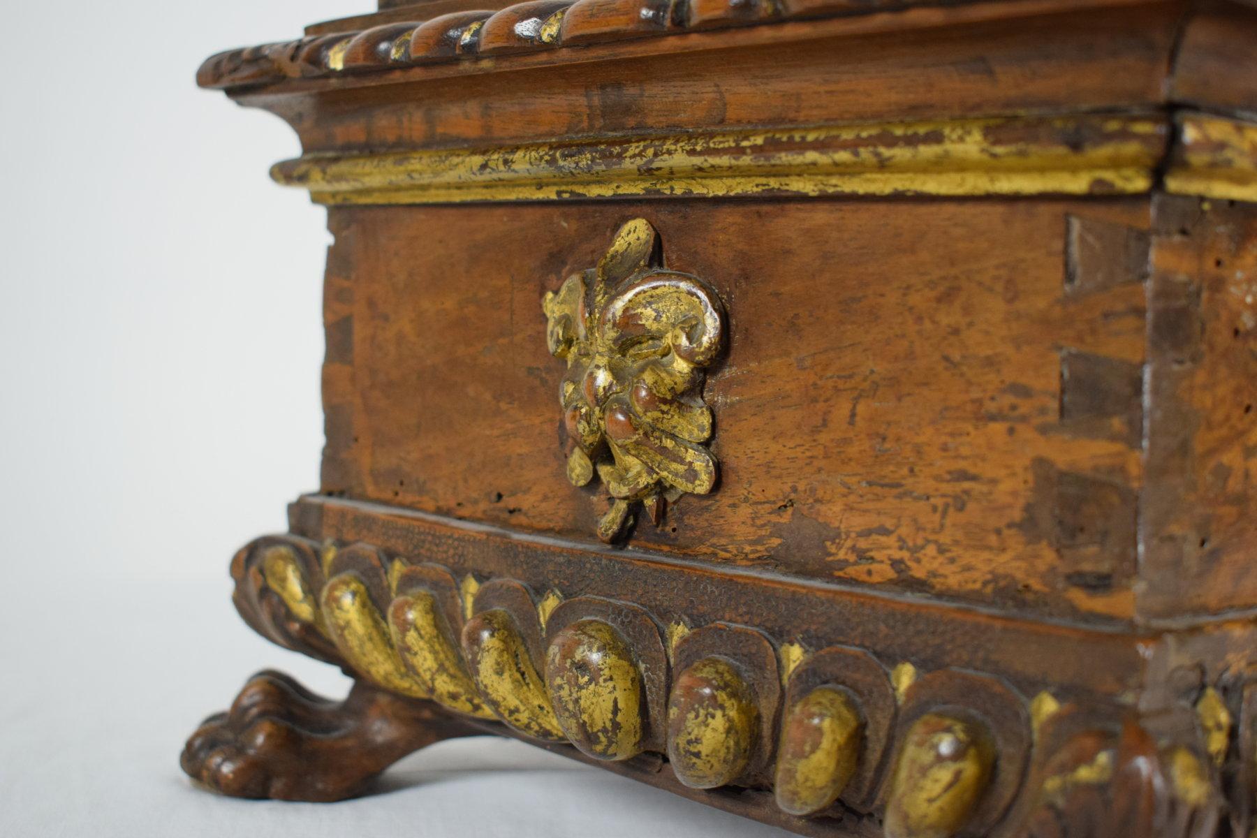 18th Century and Earlier 16th Century Tuscany Carved and Gilded Wood Box