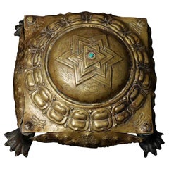 Yantra népalais du 16ème siècle en cuivre avec pieds de tortue moulés en massif - 8213