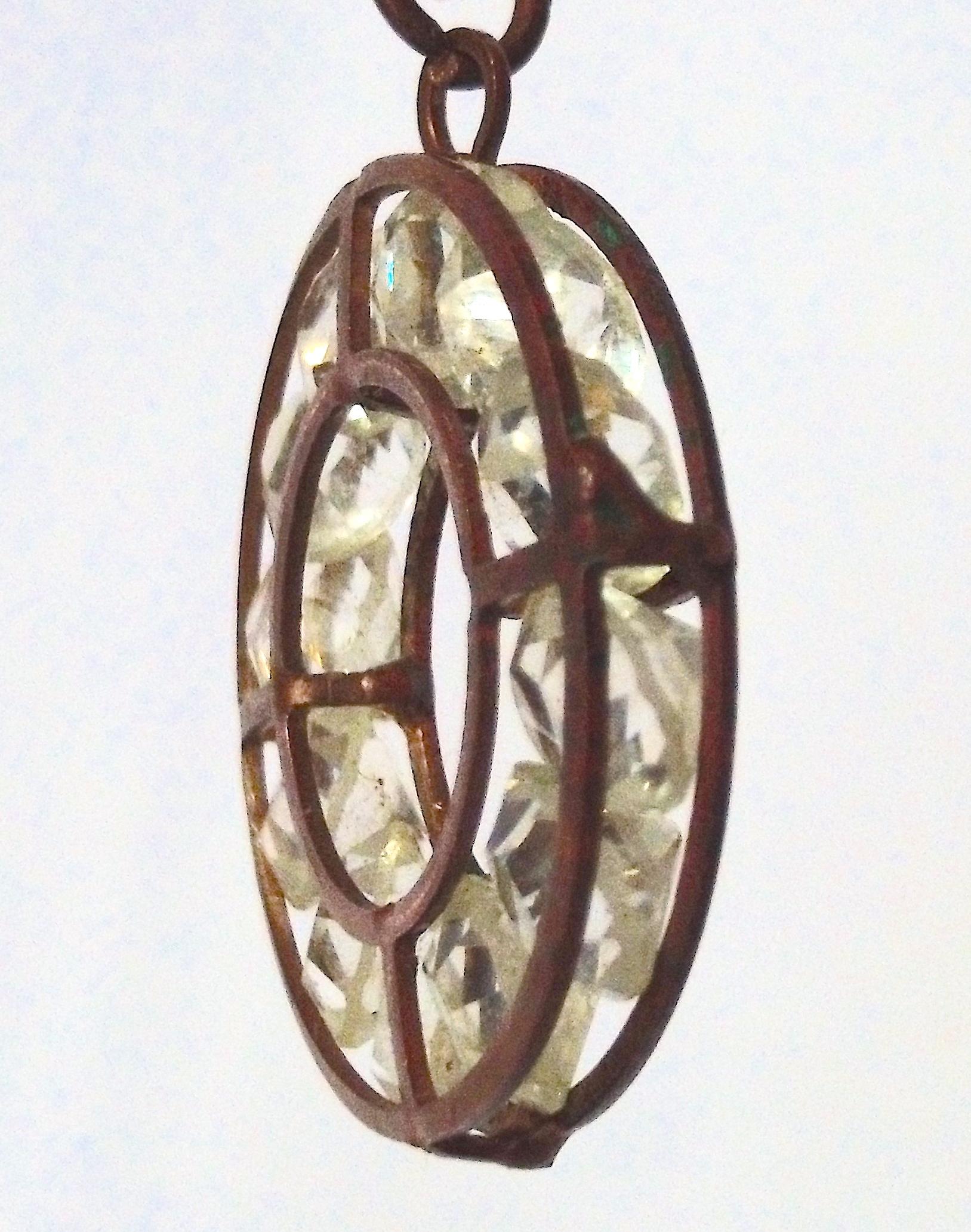 Pendentif antique DozenRockCrystals CagedRing de style médiéval en bronze doré en vente 1