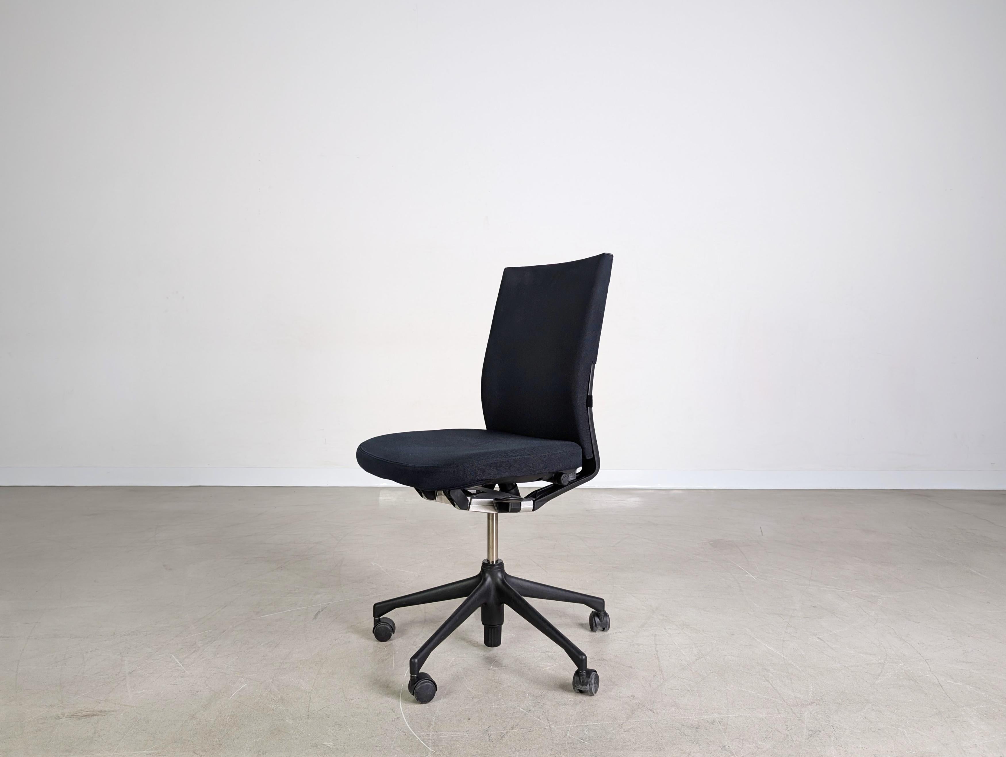 Allemand 16x Original Vitra Bürostuhl T-Chair schwarz Design Stuhl Chefsessel en vente