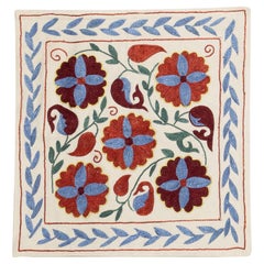 Coussin de coussin moderne en dentelle ouzbeke brodée à la main 16"x17"