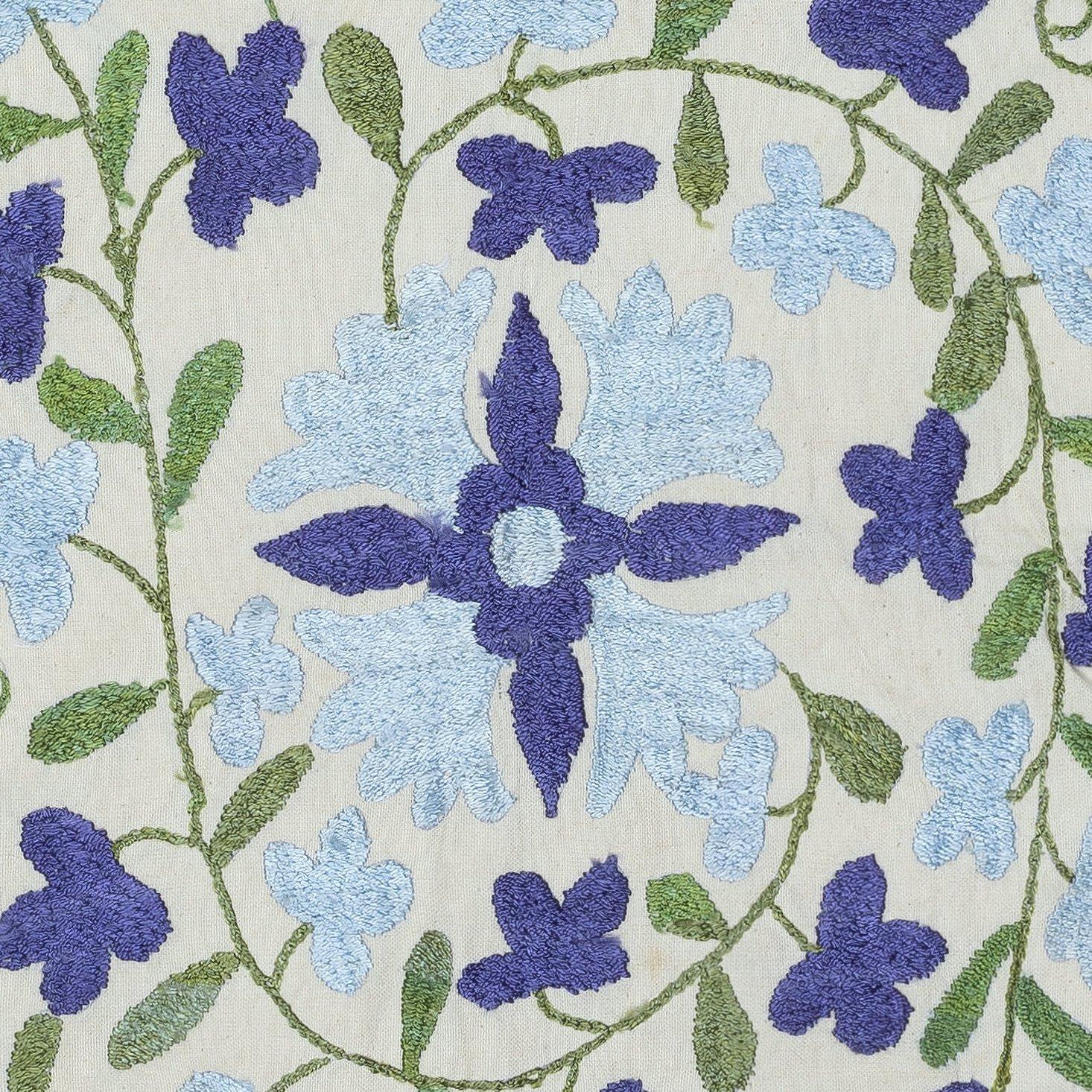 Nouvelle housse de coussin 100% coton brodée à la main - Art textile ouzbek authentique

Apportez une touche d'héritage d'Asie centrale à votre intérieur avec cette taie d'oreiller Suzani d'Ouzbékistan, brodée à la main et composée à 100 % de coton.