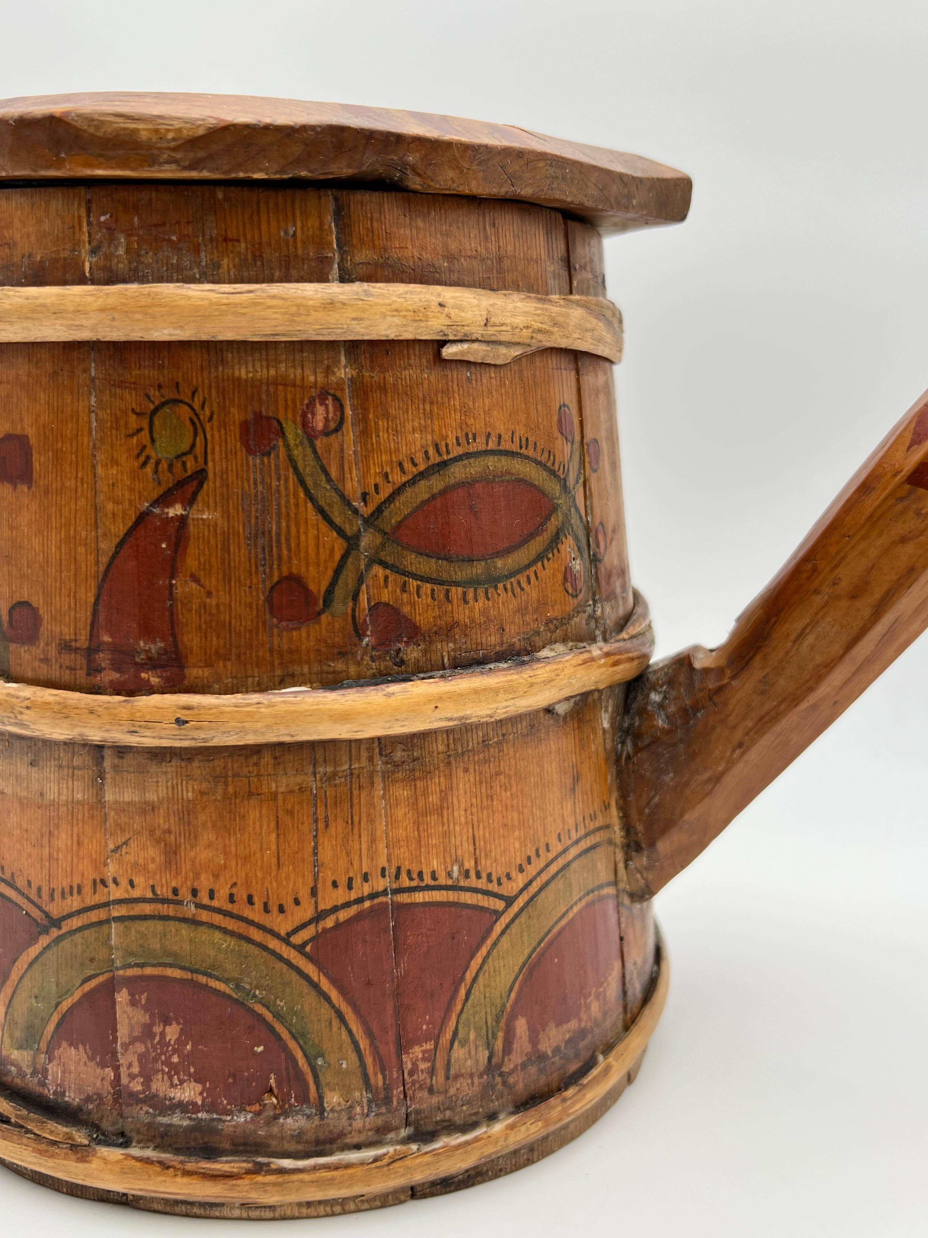 Brocca con beccuccio in pino dipinta a mano del 17/1800 Scandinavian Folk Art, brocca per pipe in vendita 4