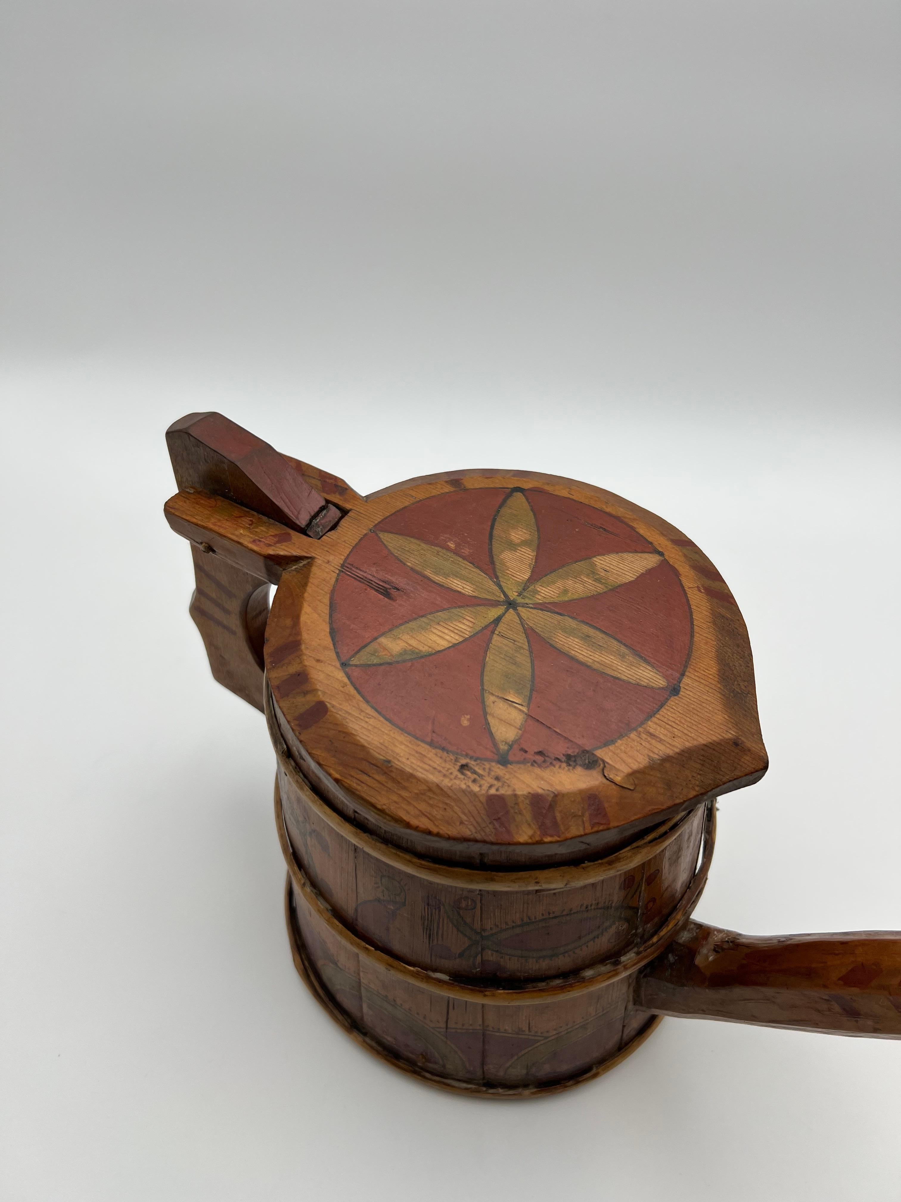 Brocca con beccuccio in pino dipinta a mano del 17/1800 Scandinavian Folk Art, brocca per pipe in vendita 6