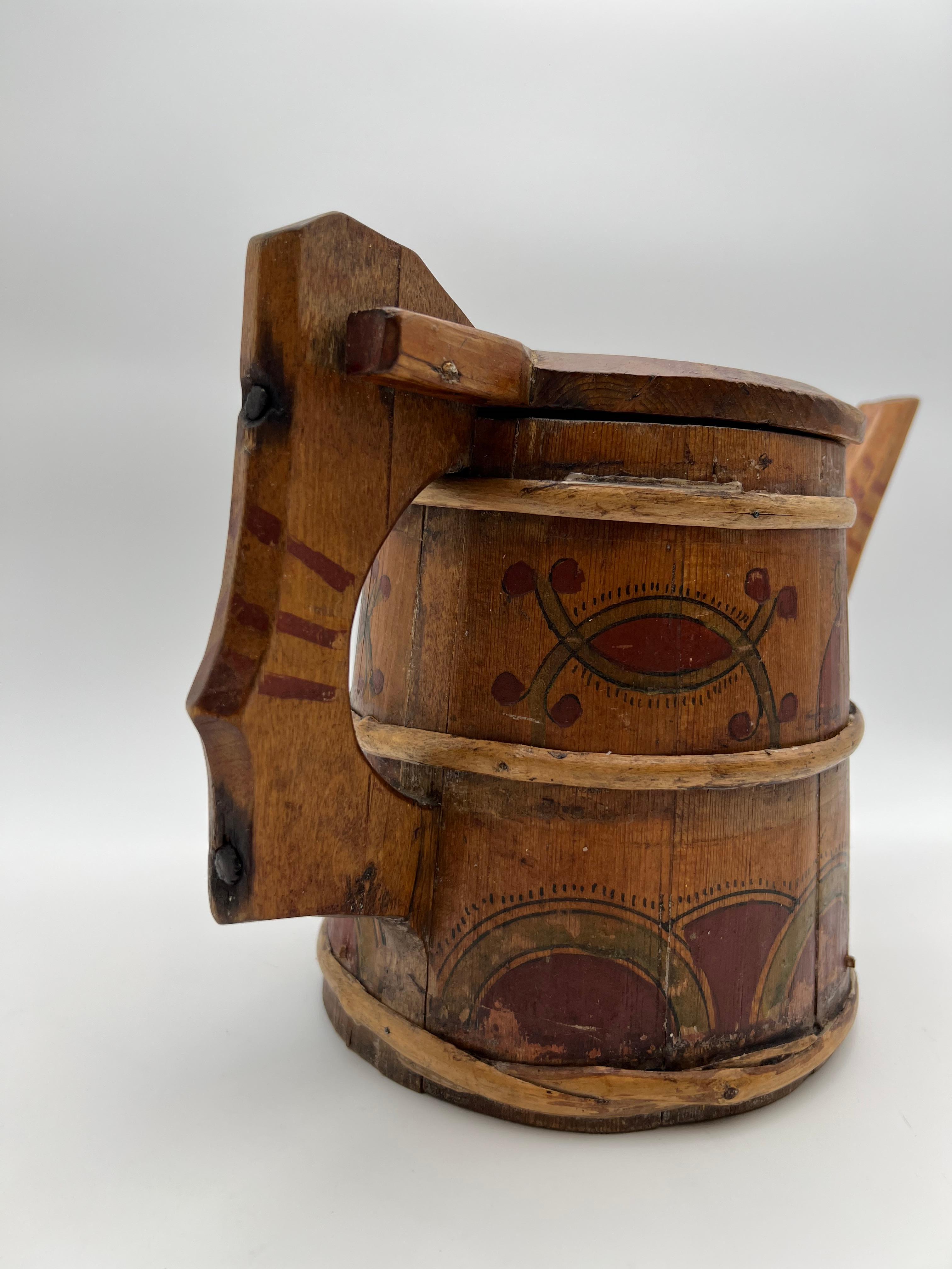 Brocca con beccuccio in pino dipinta a mano del 17/1800 Scandinavian Folk Art, brocca per pipe in vendita 7