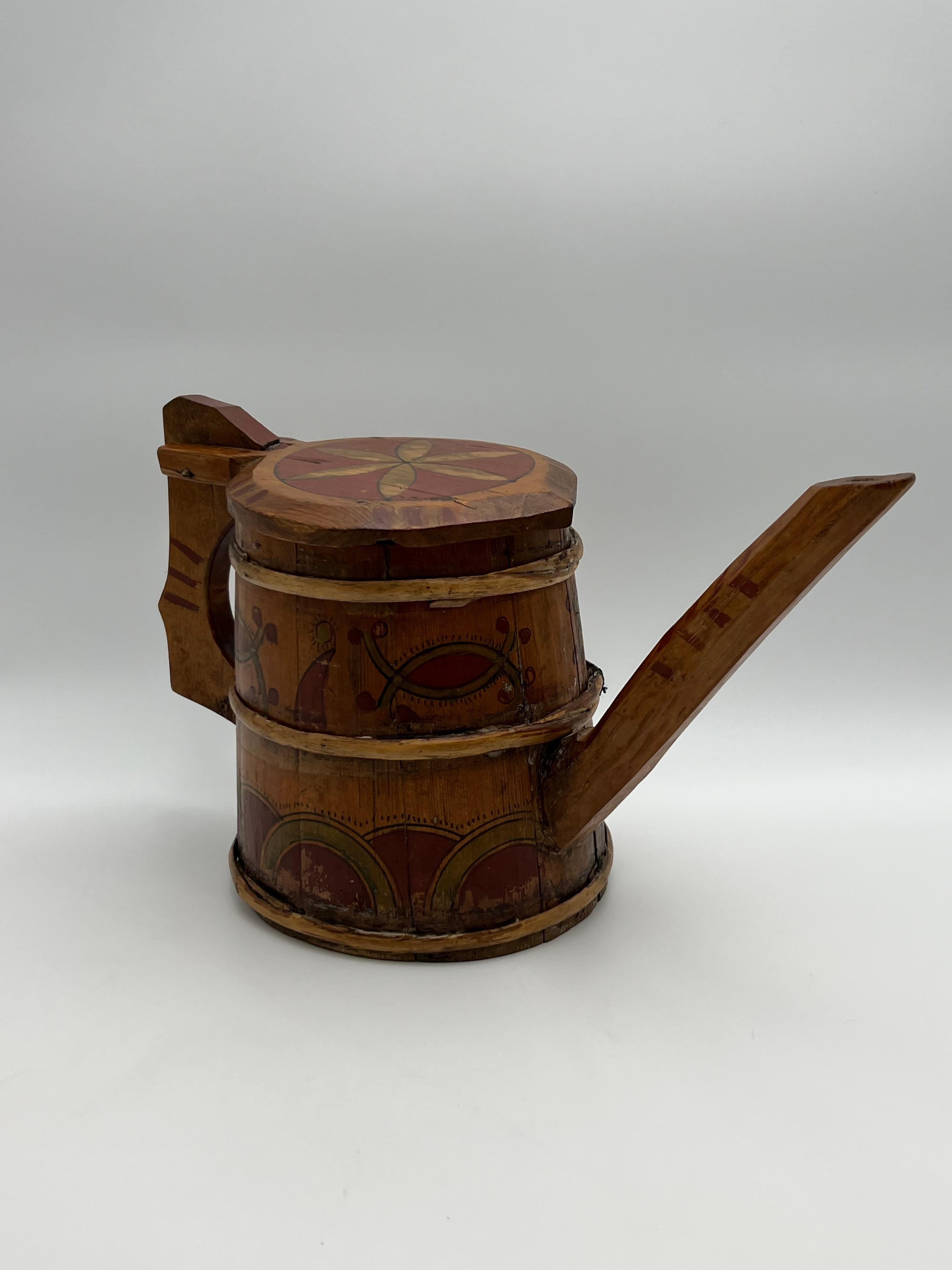 XIX secolo Brocca con beccuccio in pino dipinta a mano del 17/1800 Scandinavian Folk Art, brocca per pipe in vendita