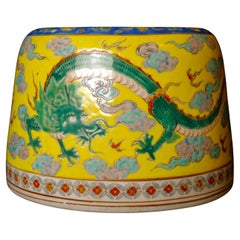 S. XVII-XVIII Precioso jarrón de porcelana con decoración de dragones y reparación kintsugi