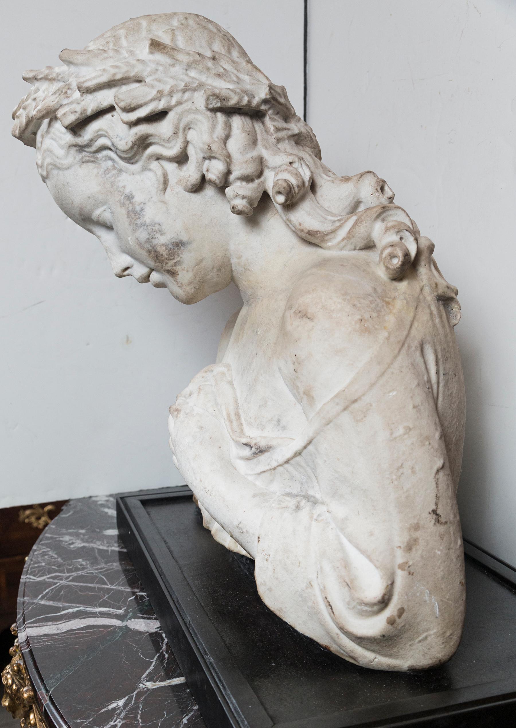 17/18th Century Marble Bust of Young Woman In Distressed Condition For Sale In Woodbury, CT