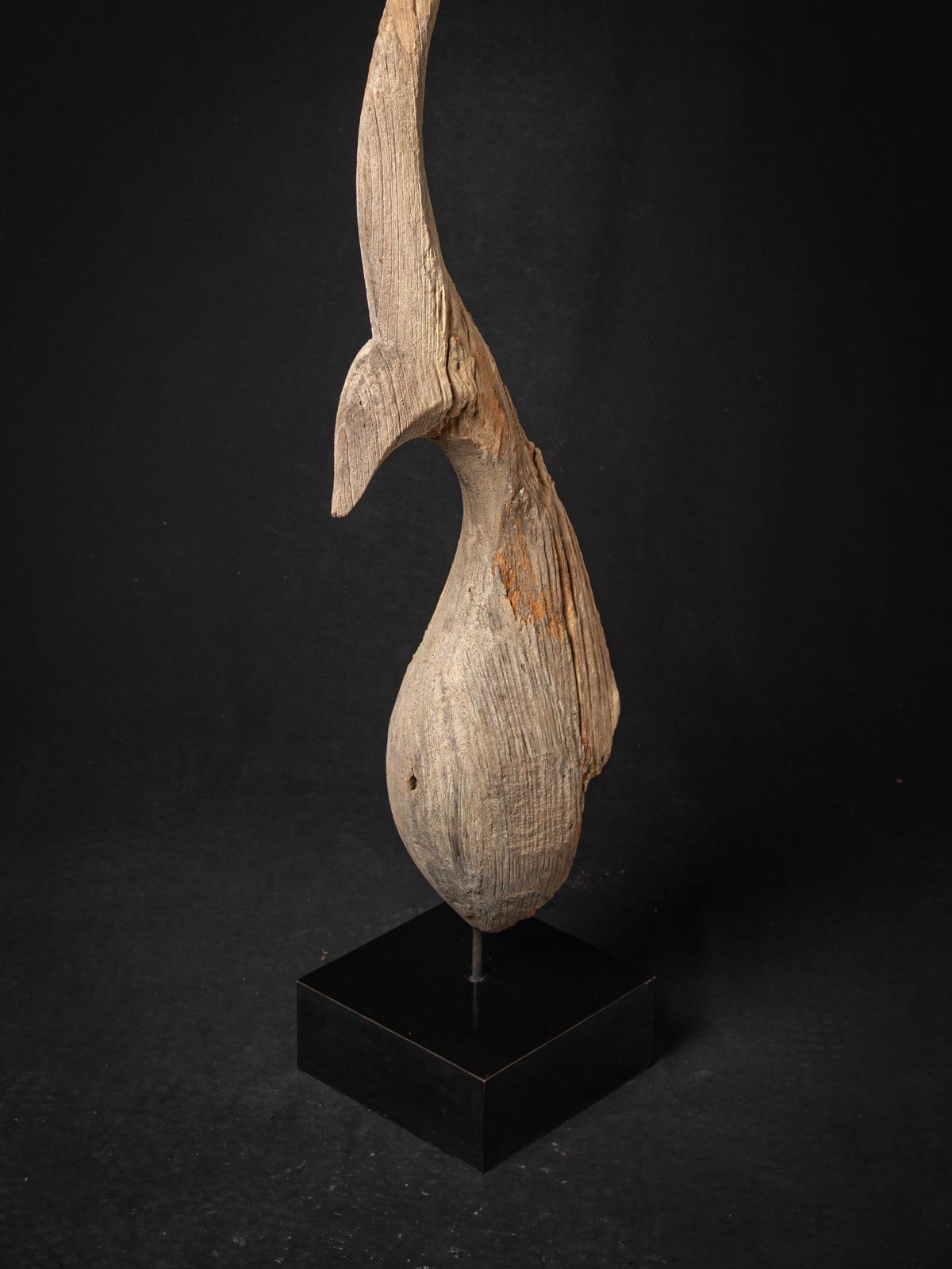 17-18th century Tall Antique Thai Wooden Temple Chofa from Thailand For Sale 10