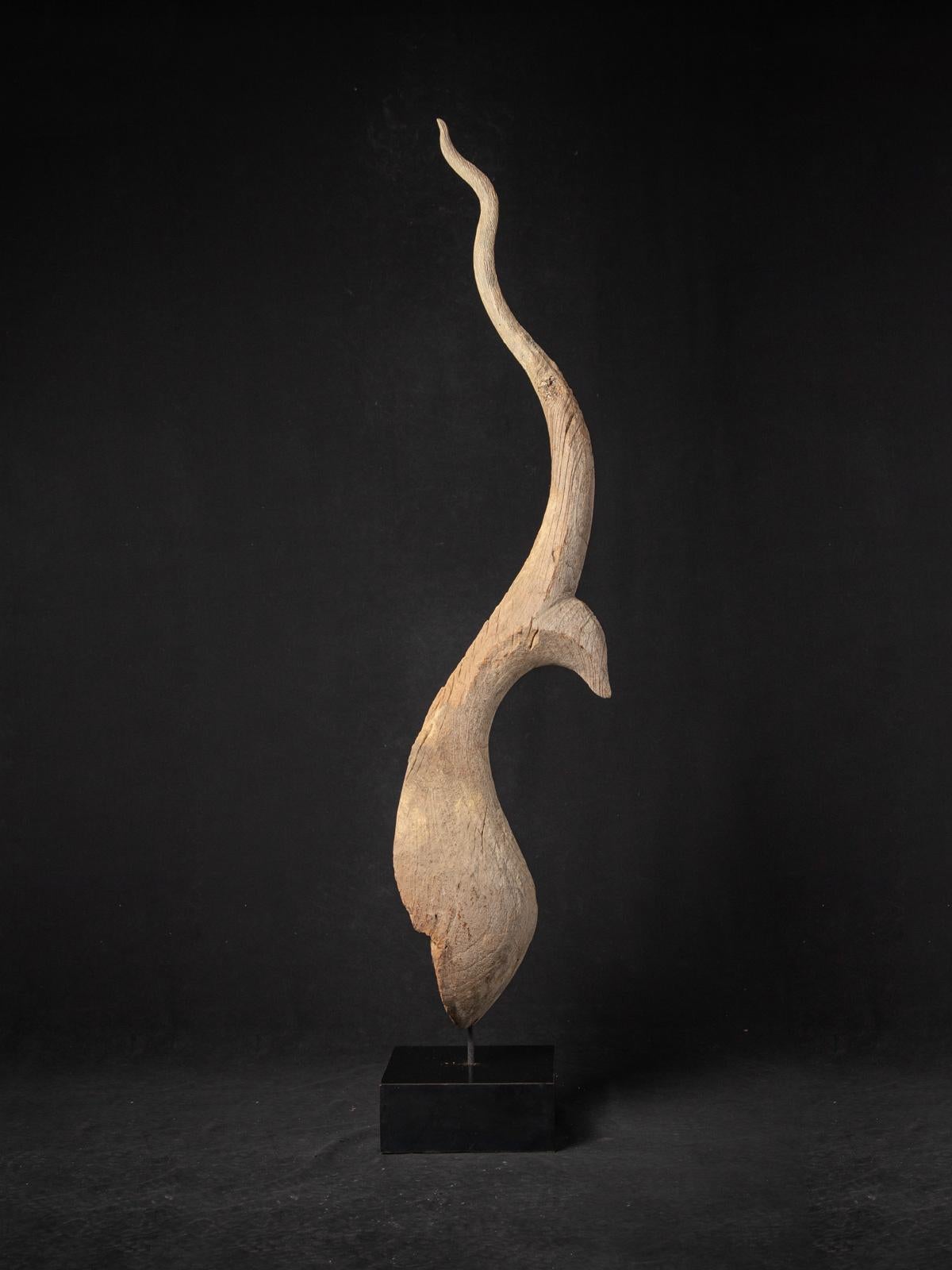 17th Century 17-18th century Tall Antique Thai Wooden Temple Chofa from Thailand For Sale