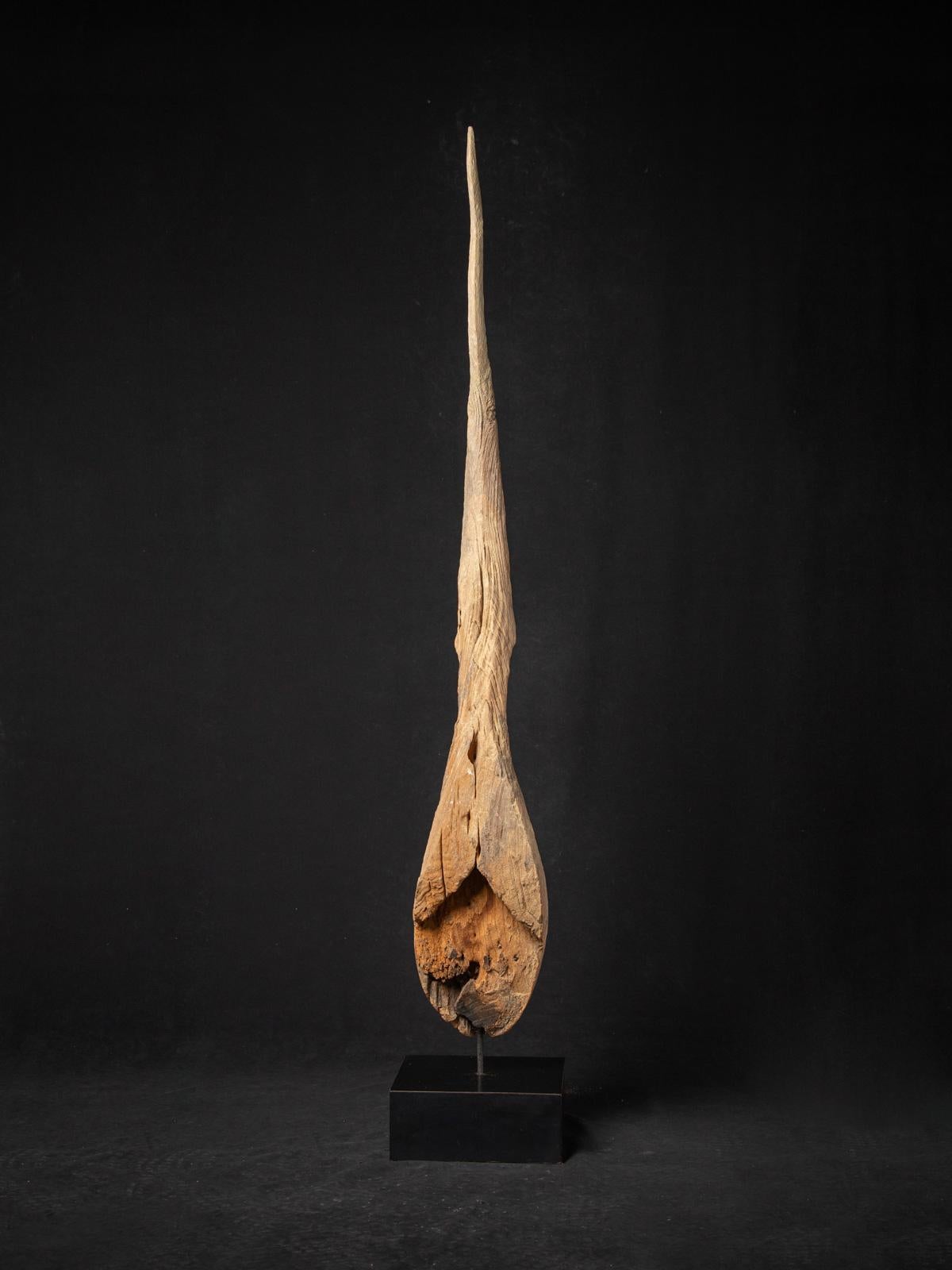 17-18th century Tall Antique Thai Wooden Temple Chofa from Thailand For Sale 1