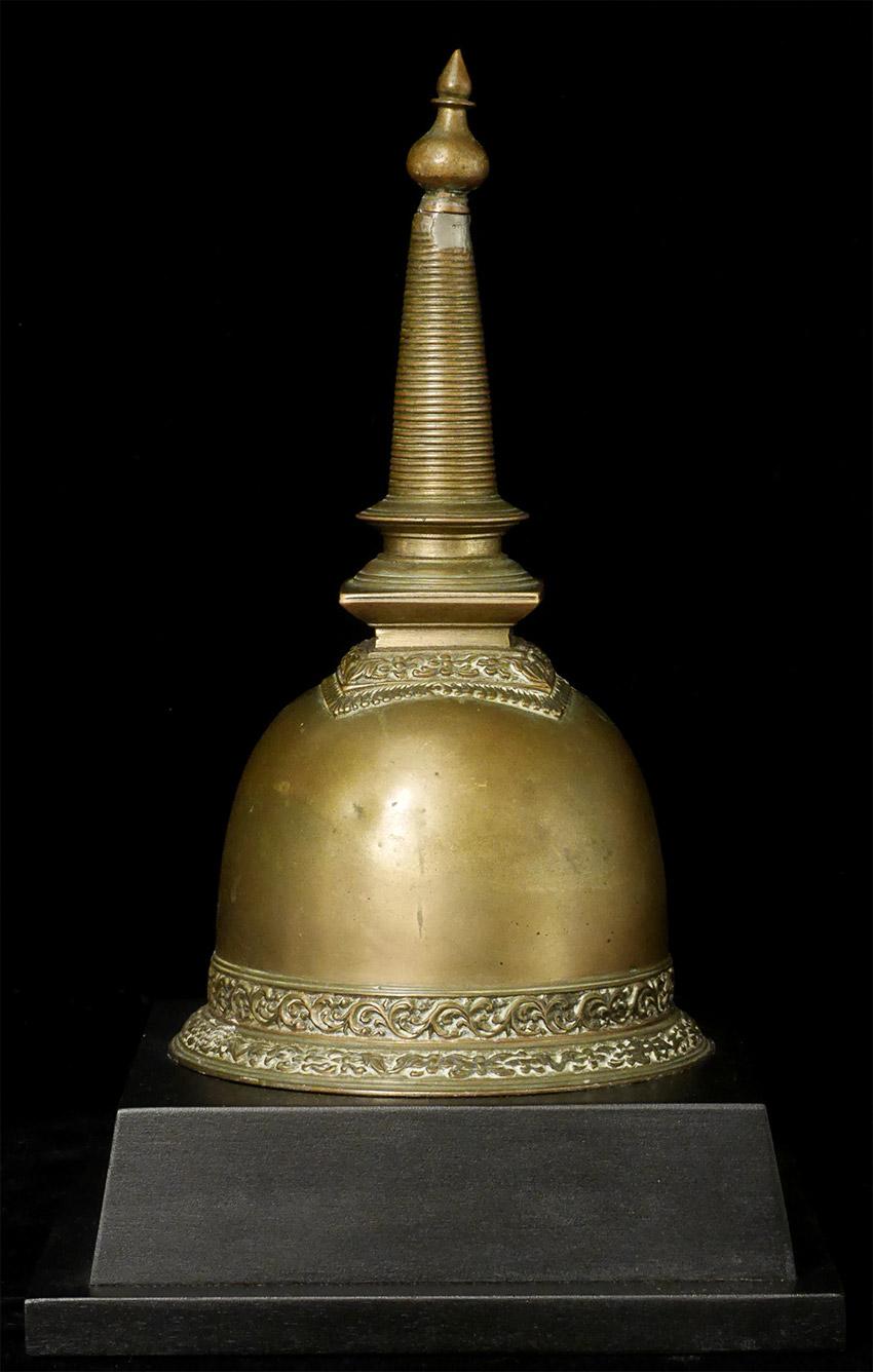 17/18thC or Earlier Sri Lankan Stupa Turned Bell, 7918 In Good Condition For Sale In Ukiah, CA