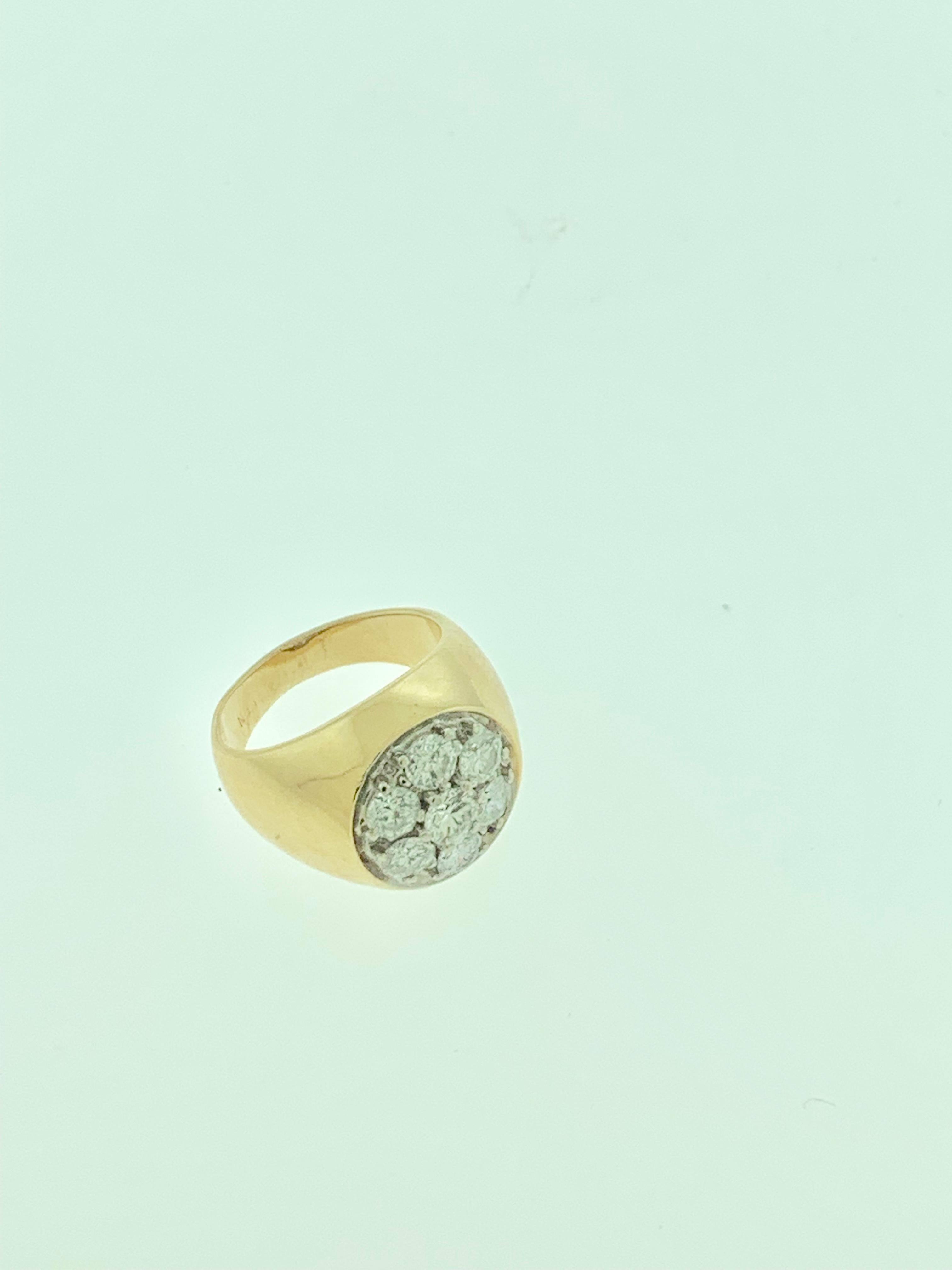 Round Cut 1.7 Carat, 7 Diamonds Traditional Men's Ring 14 Karat Yellow Gold Ring Estate For Sale