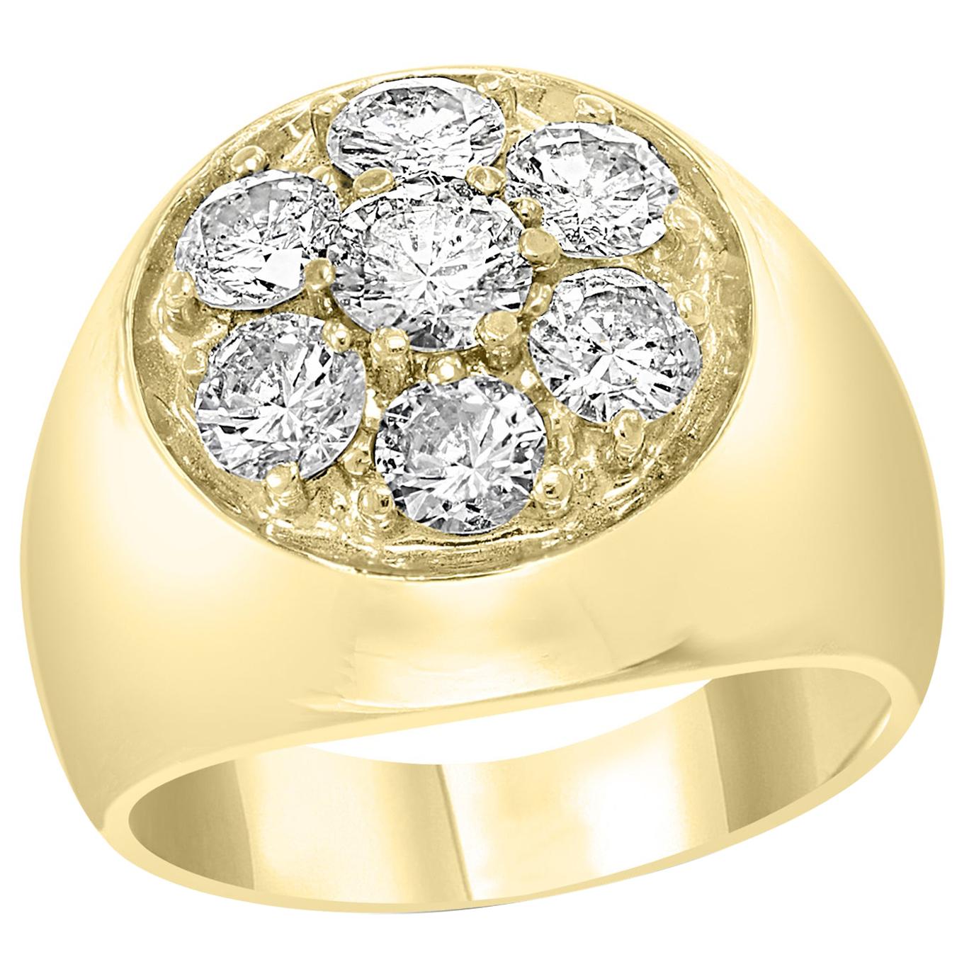 1.7 Carat, 7 Diamonds Traditional Men's Ring 14 Karat Yellow Gold Ring Estate For Sale