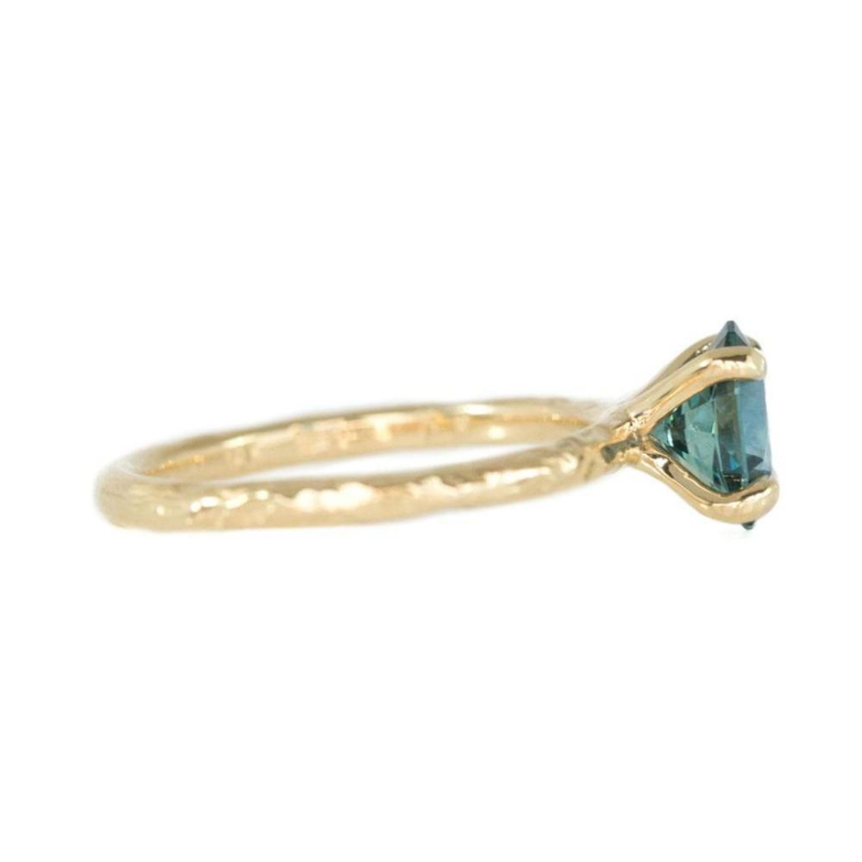 Im Angebot: 1,7 Karat antiker ovaler Montana-Saphir Vintage-Diamant-Verlobungsringe für Sie () 3