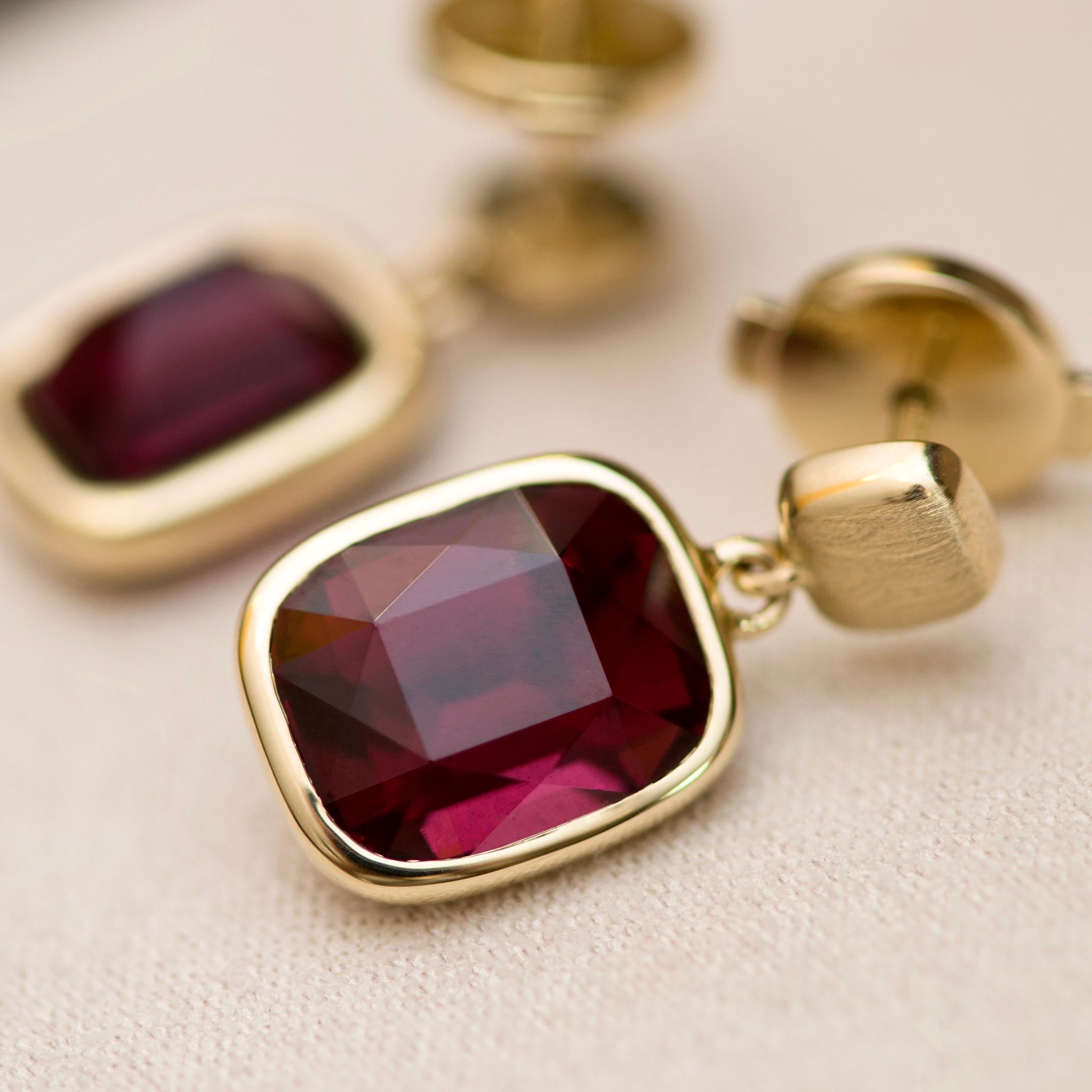 Rhodolite - from the ancient Greek - 