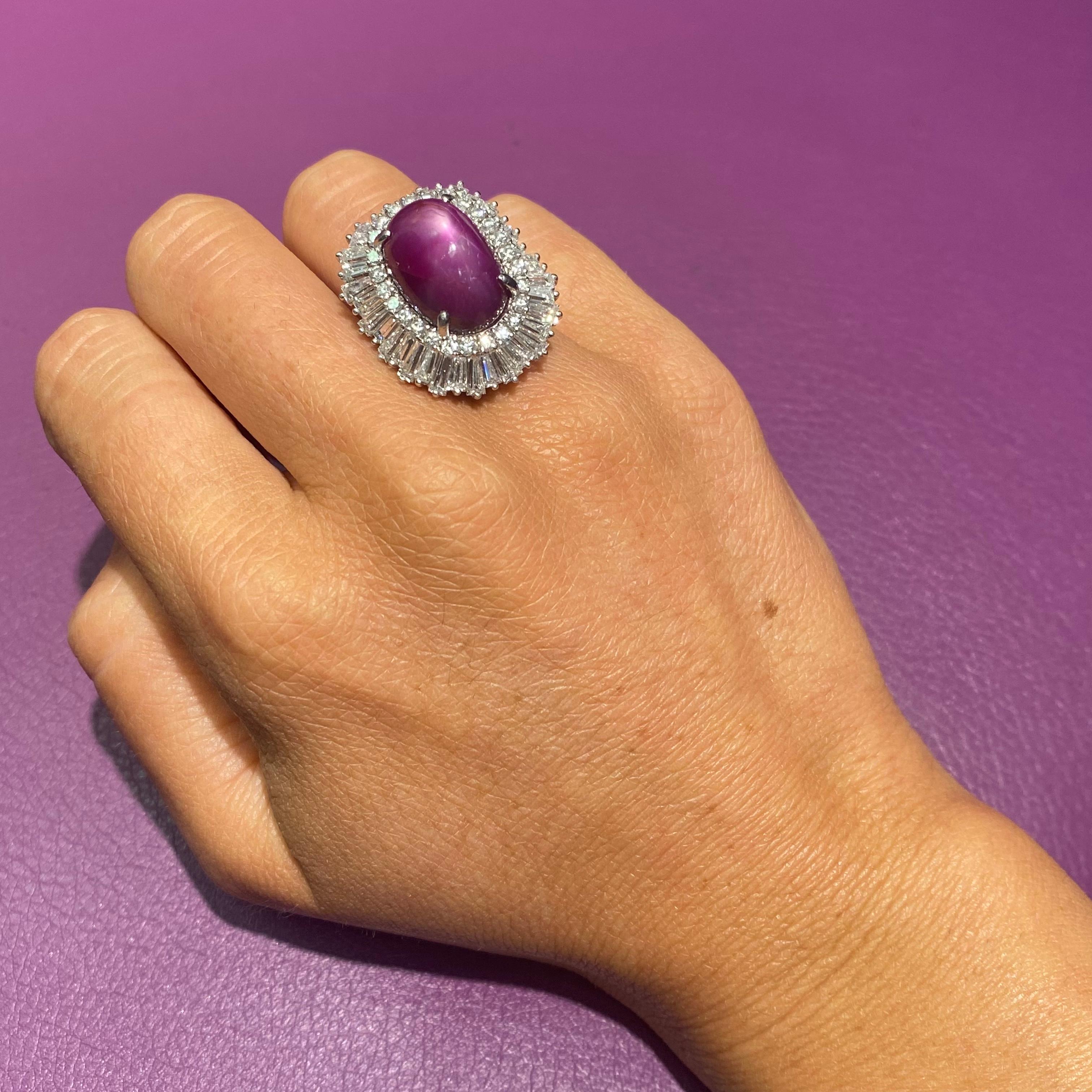 Anillo de Rubí y Diamantes con Estrella Cabujón de 17 Quilates en Excelente estado para la venta en New York, NY