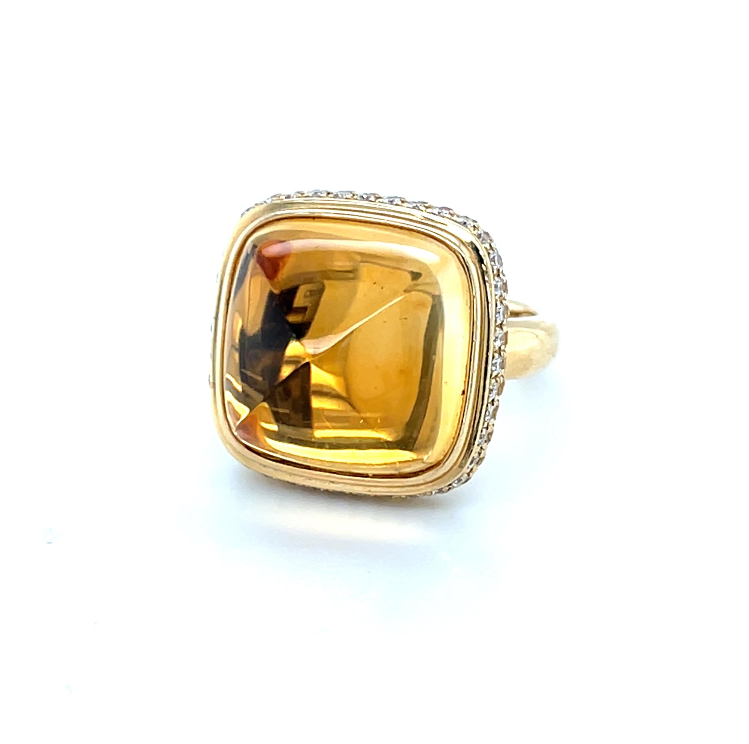 Taille cabochon « sugarloaf » Bague en or jaune 17 carats avec cabochon de citrine, diamant et saphir jaune en vente