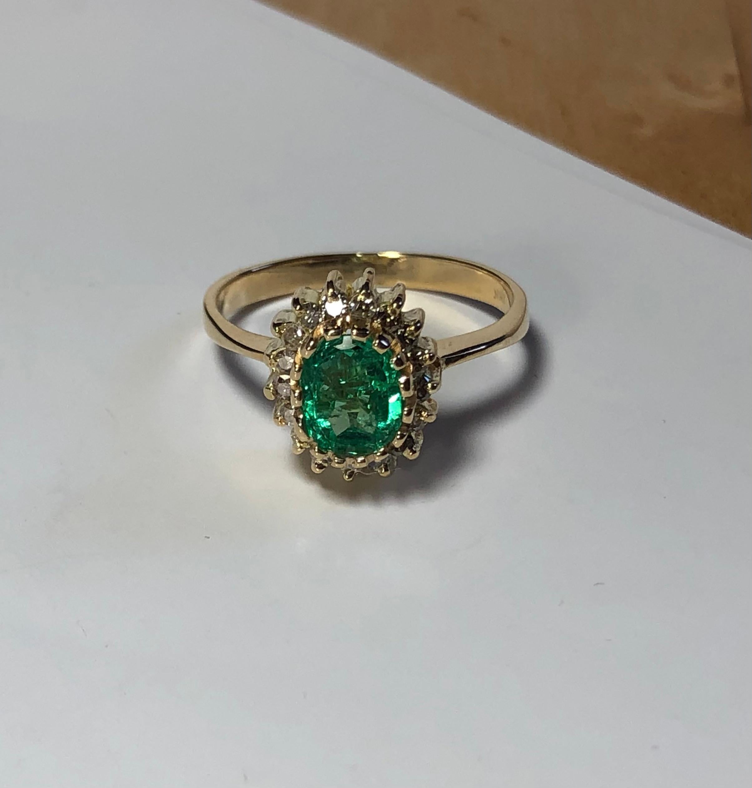 Vintage Colombian Emerald Diamond Engagement Ring 18 Karat For Sale 10