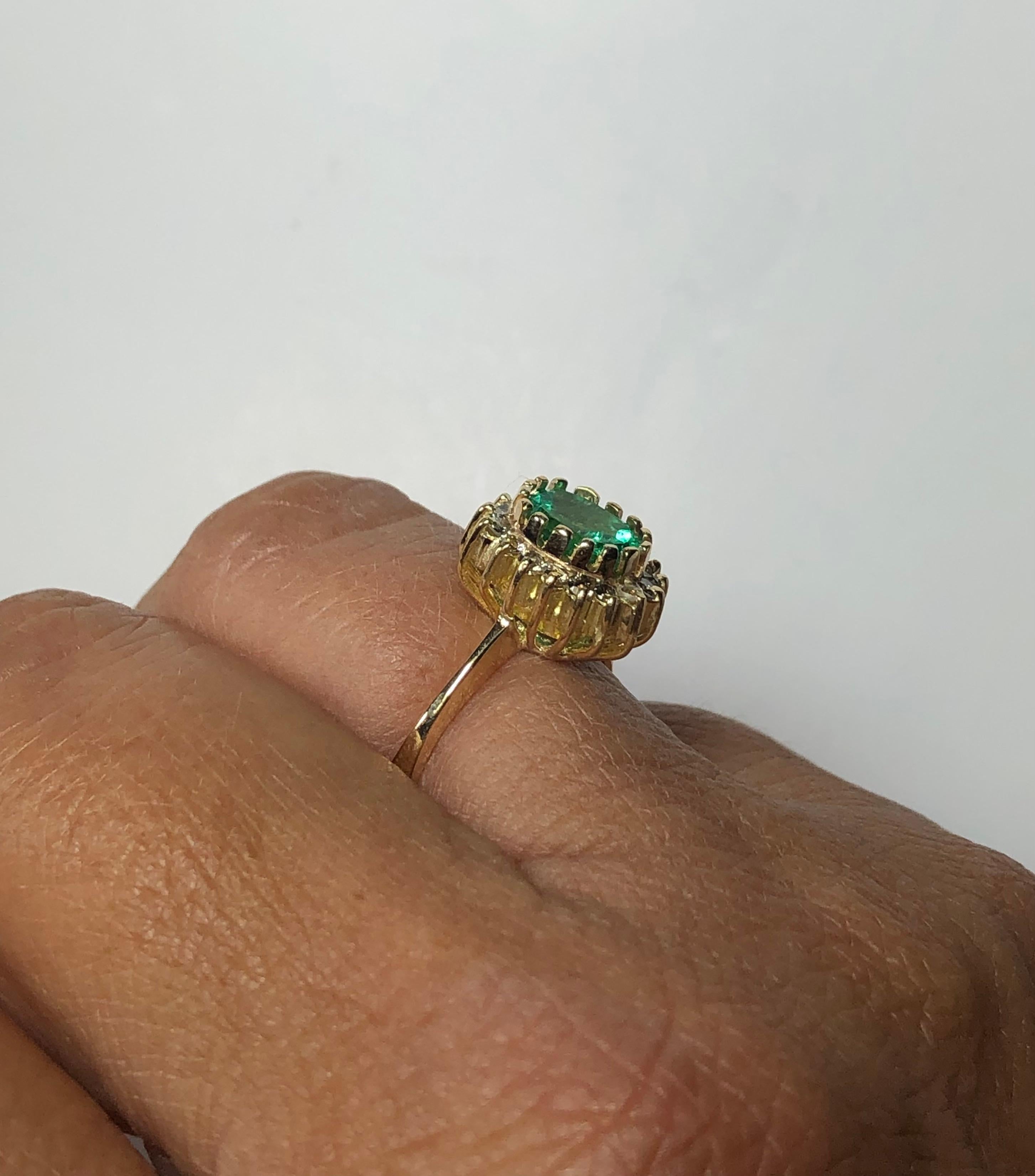 Vintage Colombian Emerald Diamond Engagement Ring 18 Karat For Sale 5