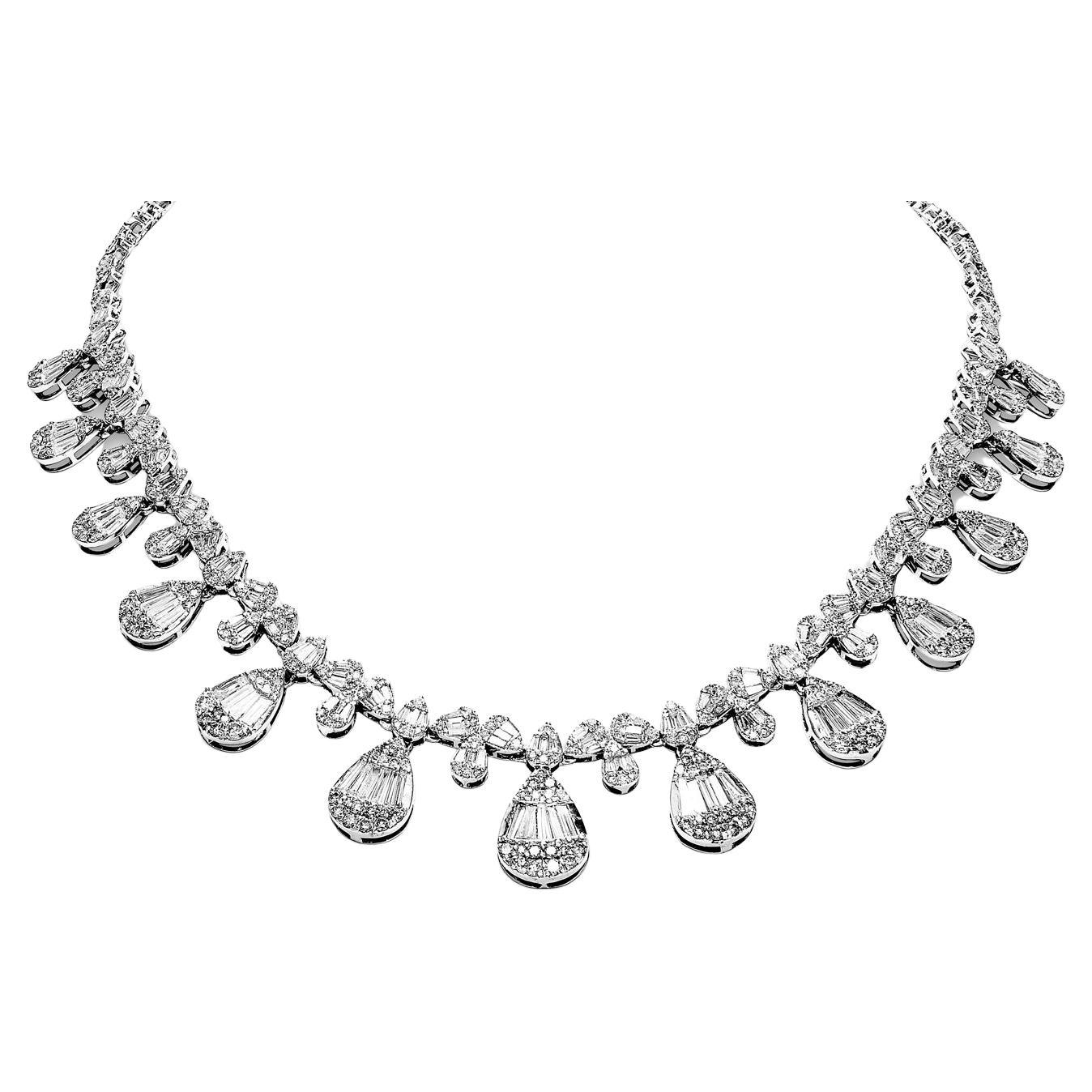 Collier bibeau en diamants de forme mixte combinés de 17 carats certifié