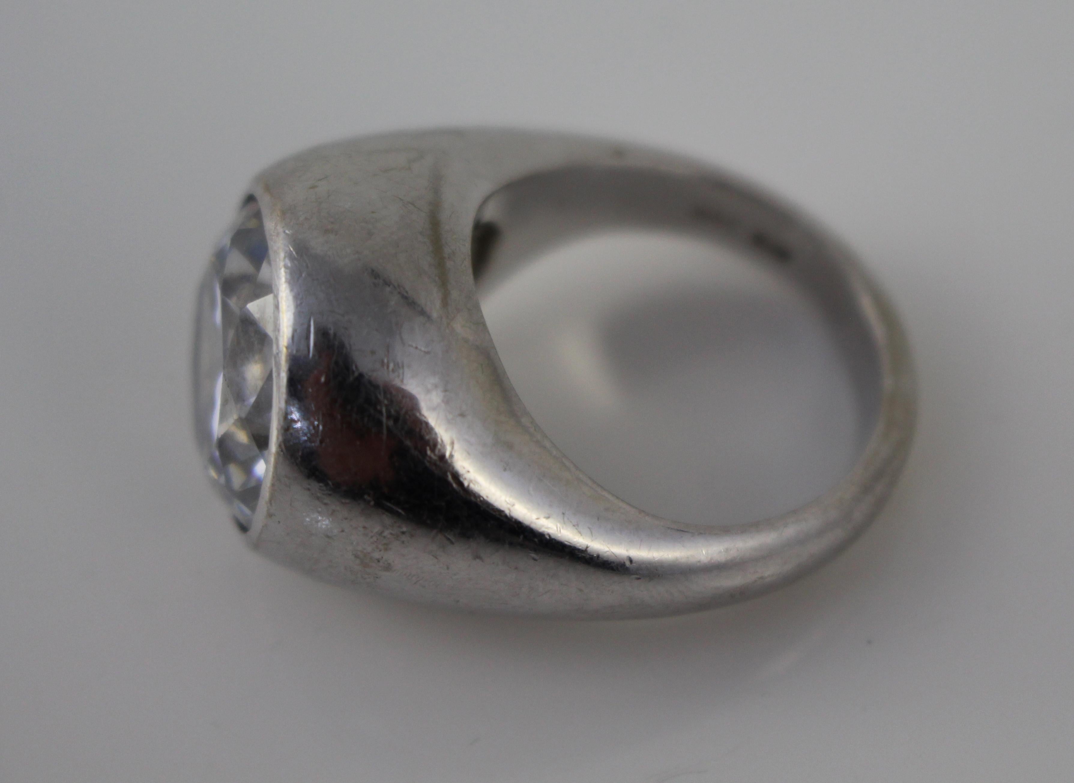 17-Carat Cubic Zirconia 18-Carat White Gold Set Ring In Good Condition For Sale In Worcester, Worcestershire