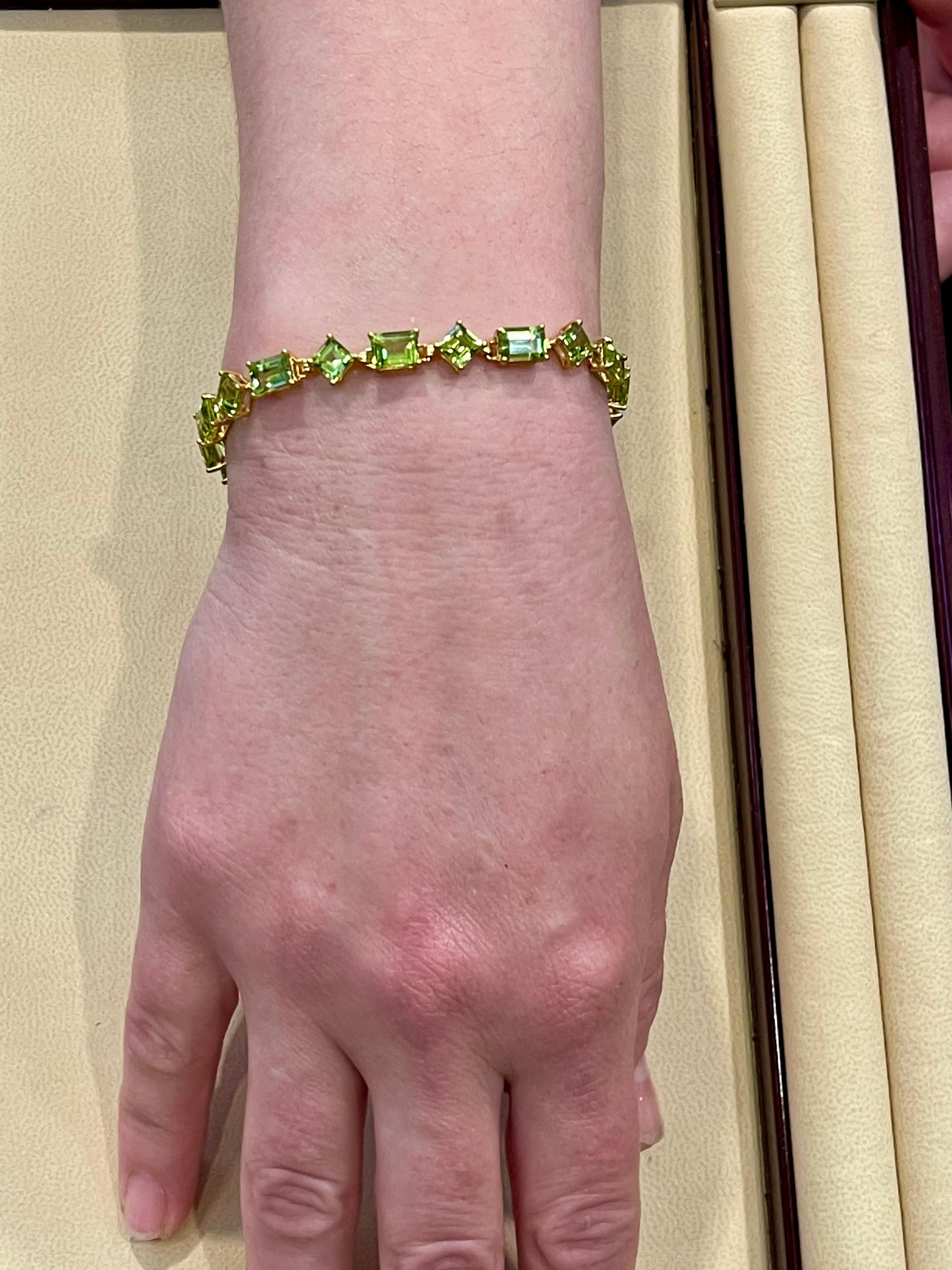 Bracelet tennis en or jaune 14 carats avec péridot naturel taille émeraude véritable de 17 carats en vente 5